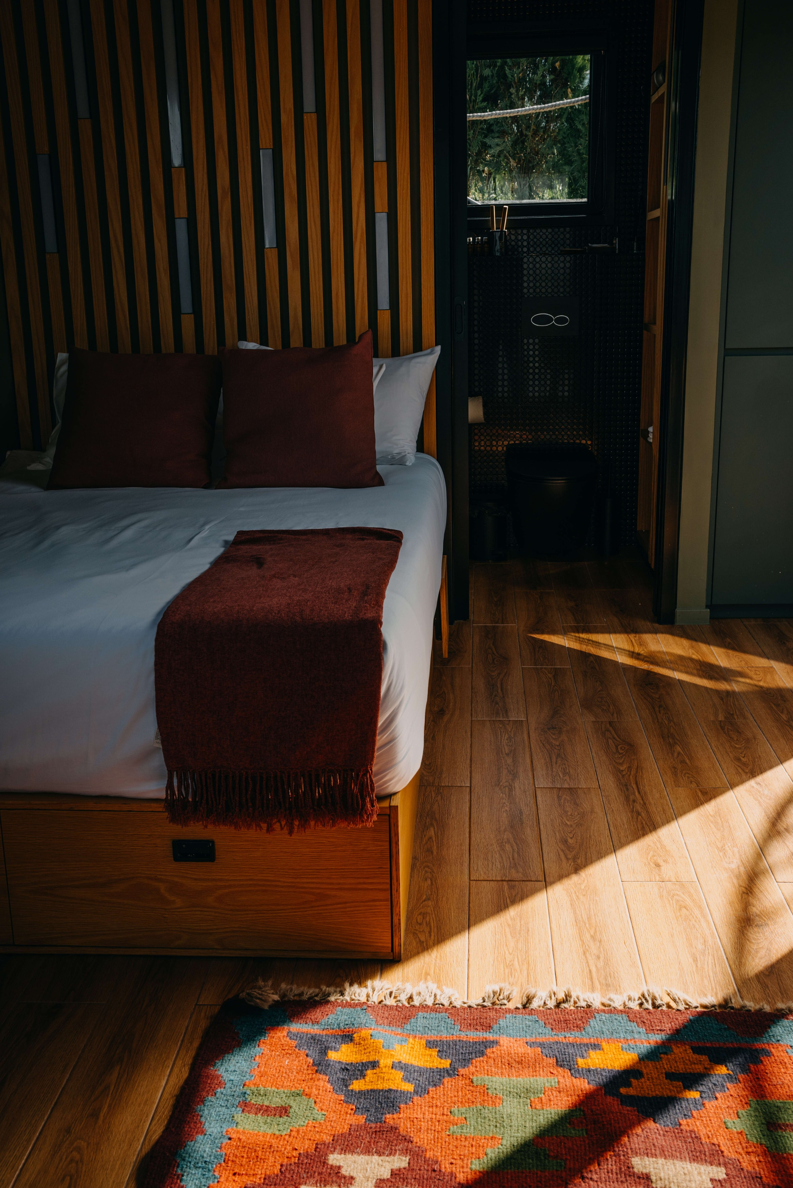 Интерьерная съемка отельного номера. Портретный и свадебный фотограф в Тбилиси • xeniqo