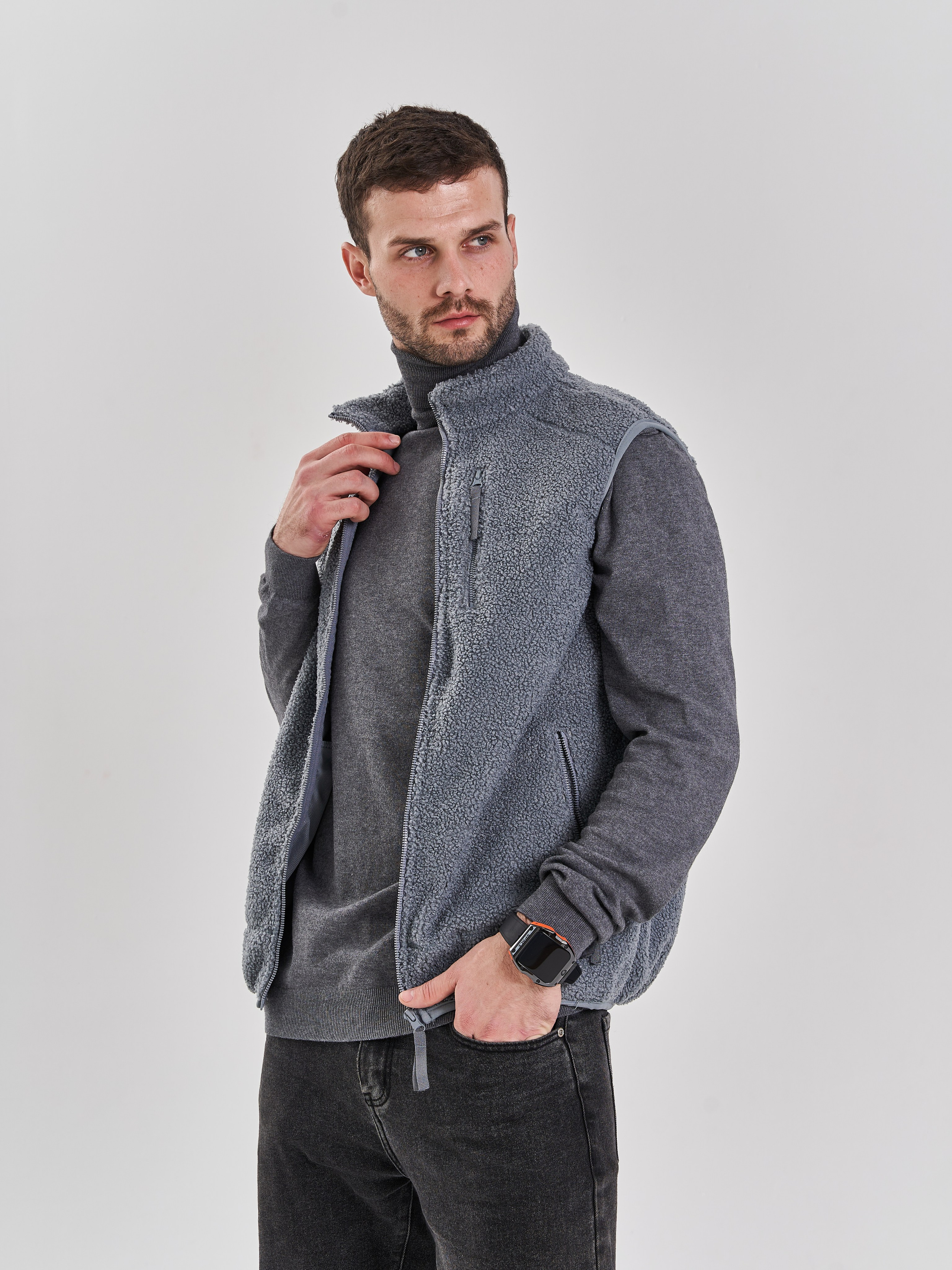 Мужские кофты. Фотограф для маркетплейсов в Москве