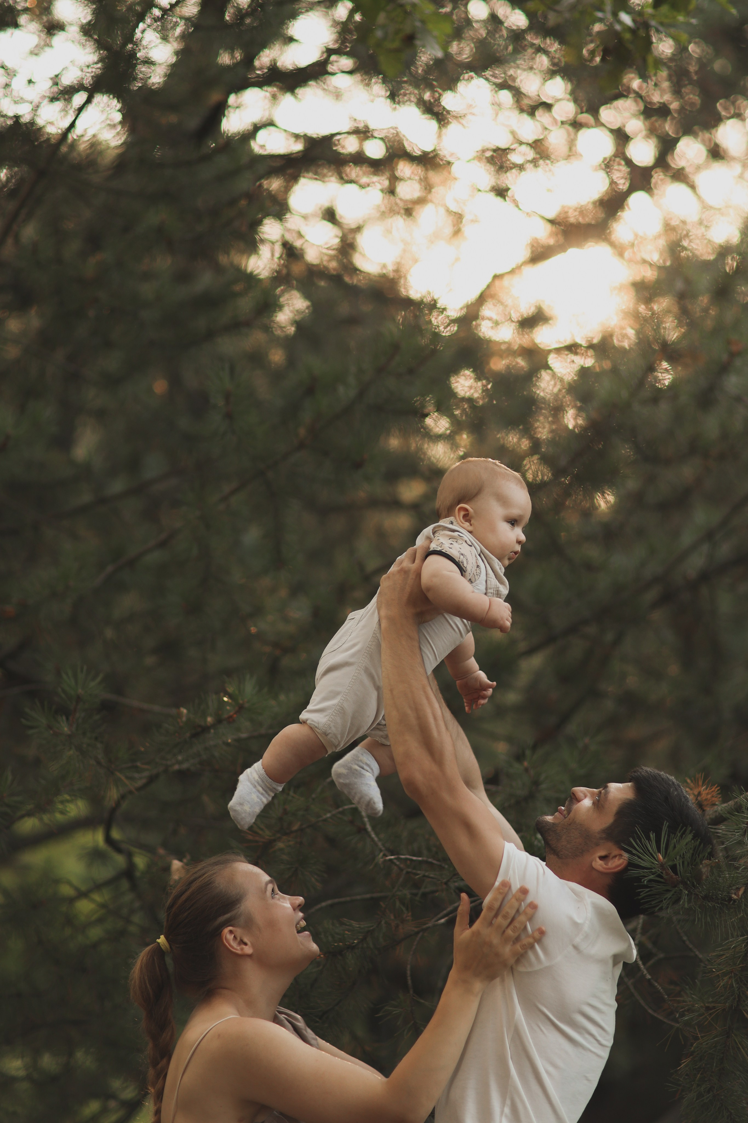 Ростислав с мамой и папой. Детский и семейный фотограф, съемка новорожденных Москва