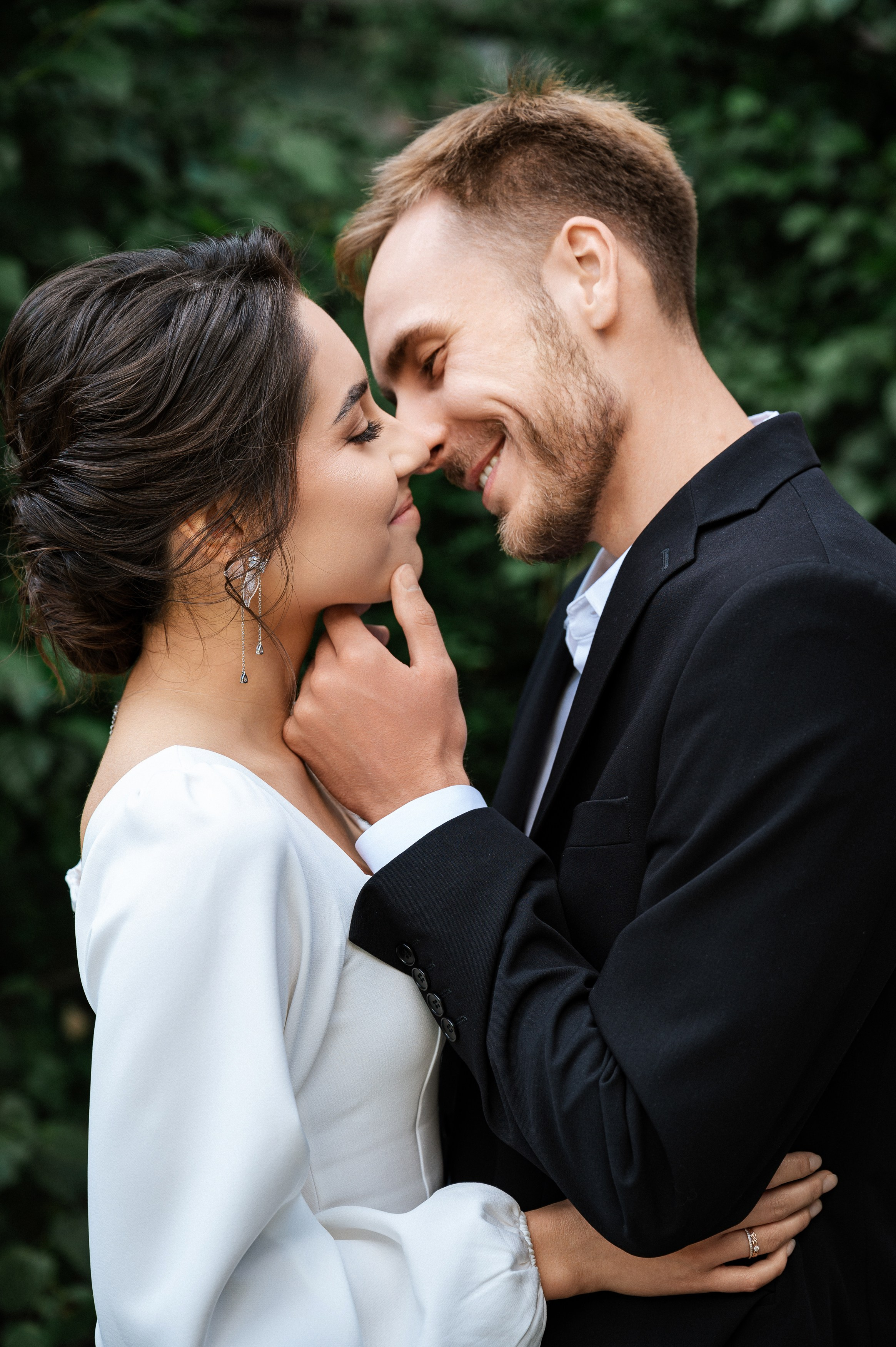 Свадебный фотограф в Екатеринбурге и области: съемка вашего особенного дня. Ваш персональный фотограф в Екатеринбурге и области