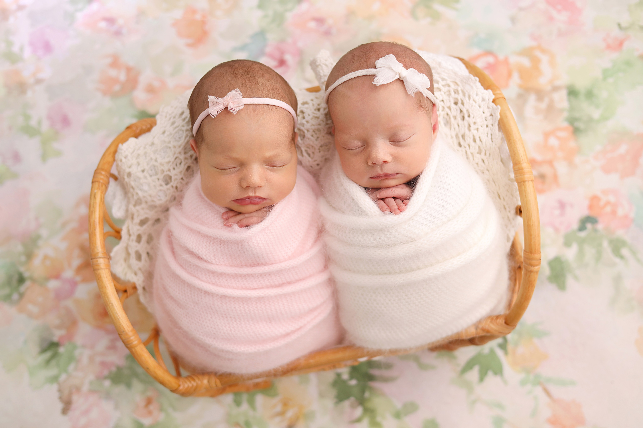 Ньюборн съемка двойняшек в Москве. Фотограф новорожденных Москва. Ньюборн фотограф Москва