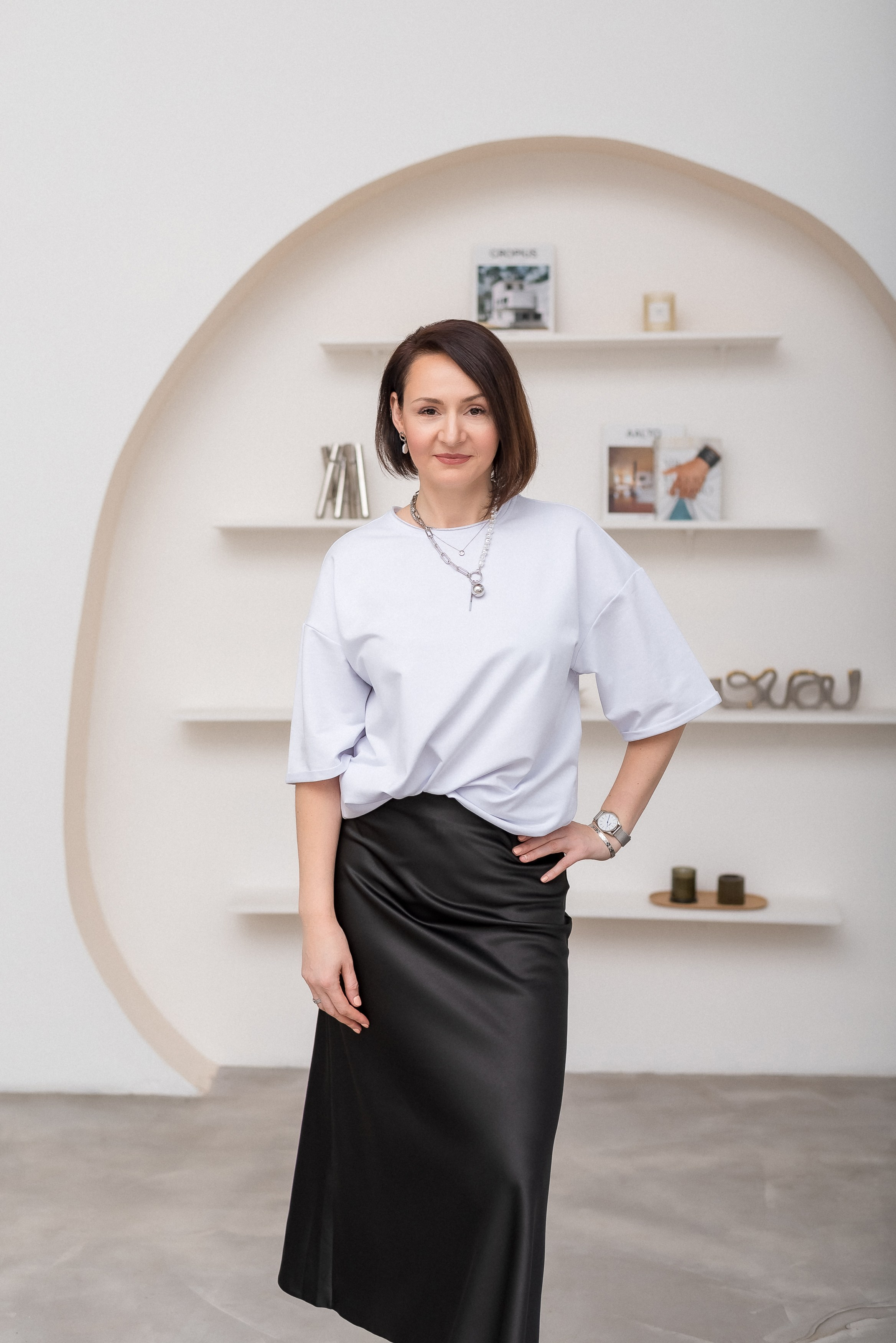 Портрет в минималистичной студии. КОНТЕНТ |БРЕНД фотограф Санкт-Петербург — Жанна Олтаржевская