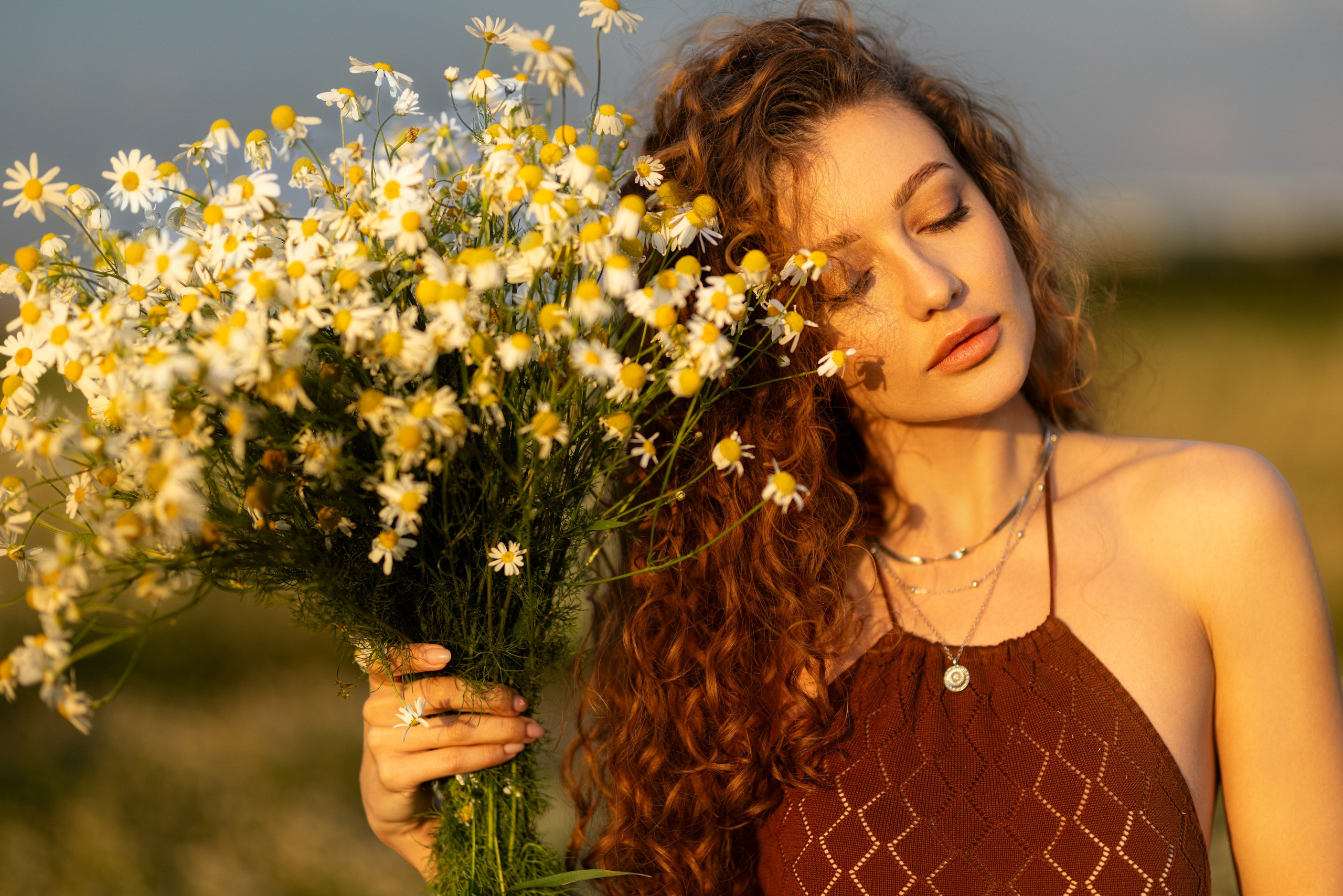 Фотосет на рассвете с Дианой в поле ромашек и пшеницы в формате для «себя». Дмитрий Шульгин, портретный фотограф в Воронеже