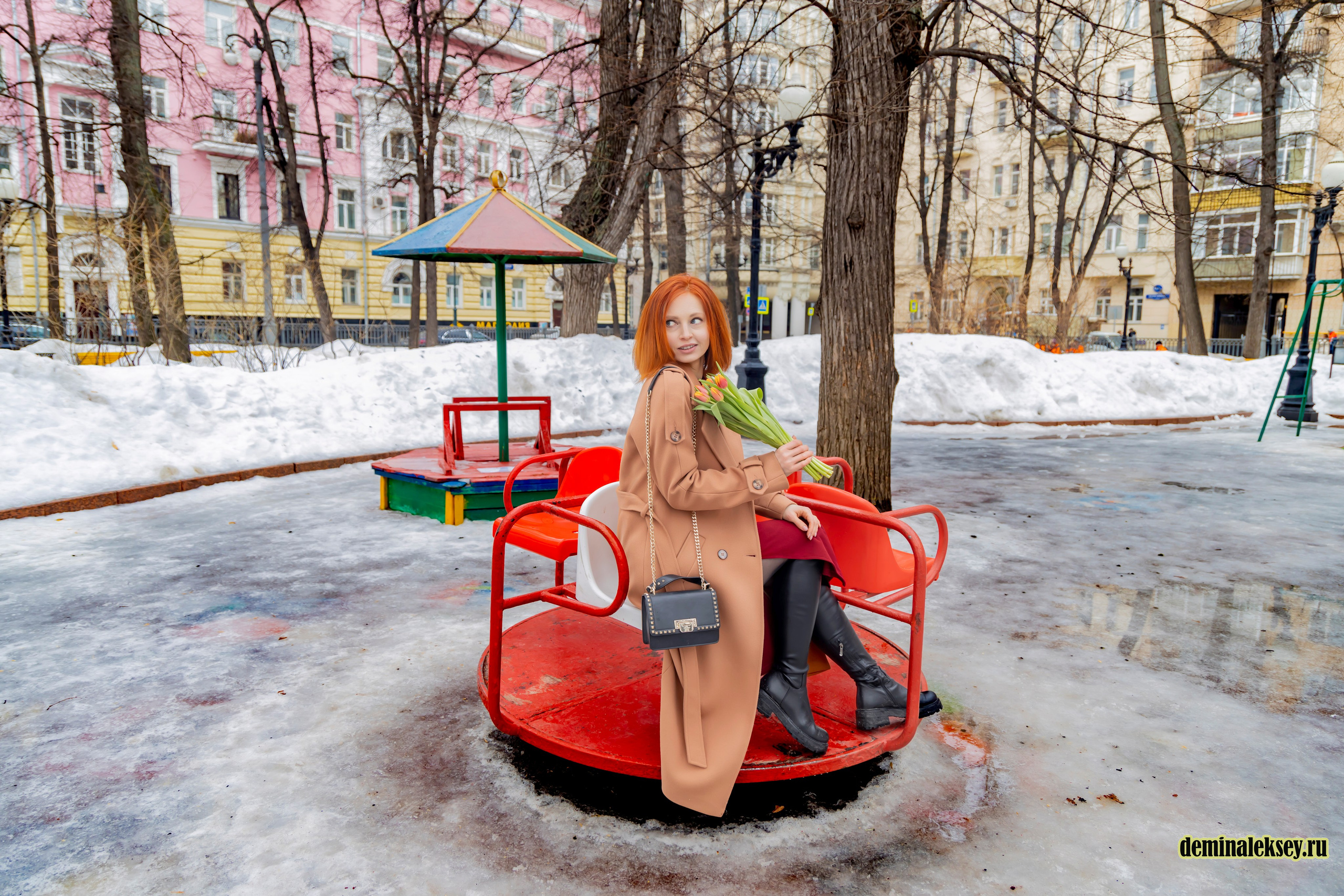 Весенняя фотопрогулка со Светланой на Патриарших прудах. Репортажный, семейный и студийный фотограф в Москве Демин Алексей