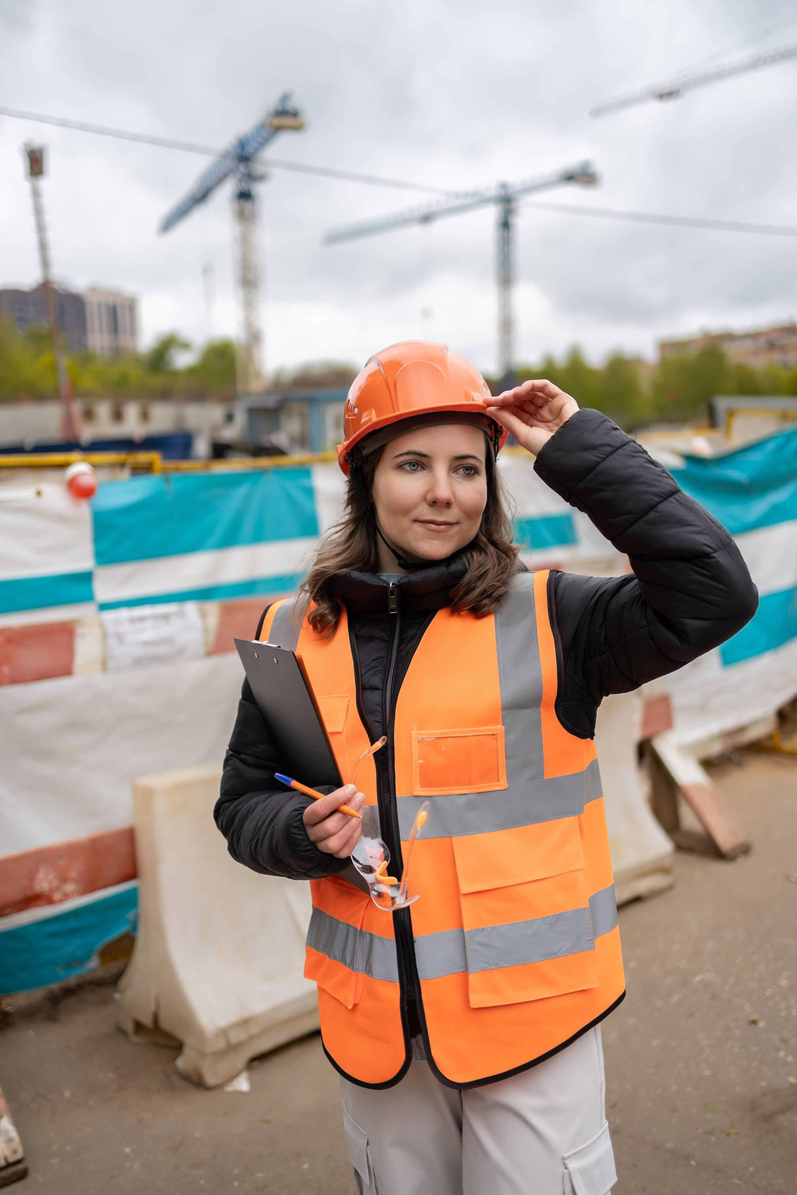 Фотосессия «Стройка» модель Ирина. Репортажный, семейный и студийный фотограф в Москве Демин Алексей