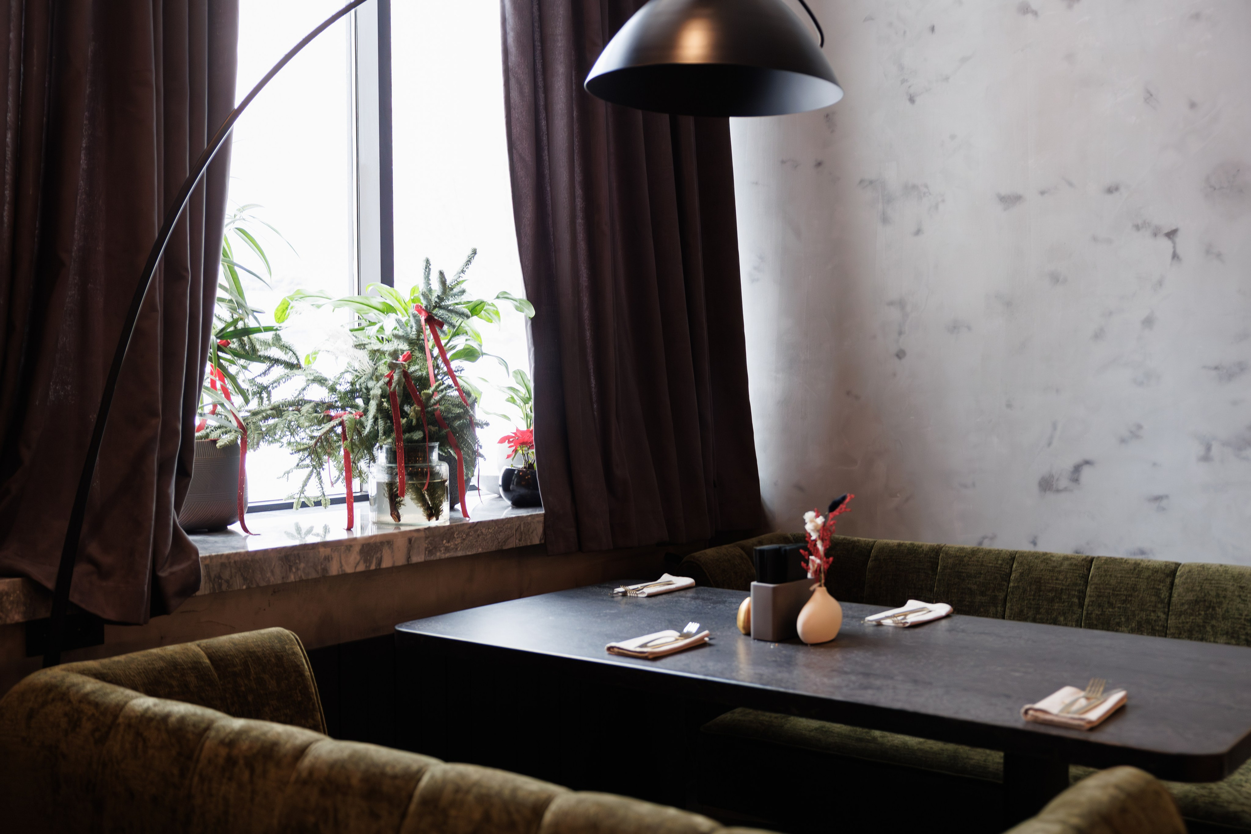 Фотограф для интерьерной съемки ресторана. Контент для бизнеса в Екатеринбурге Полдень Медиа