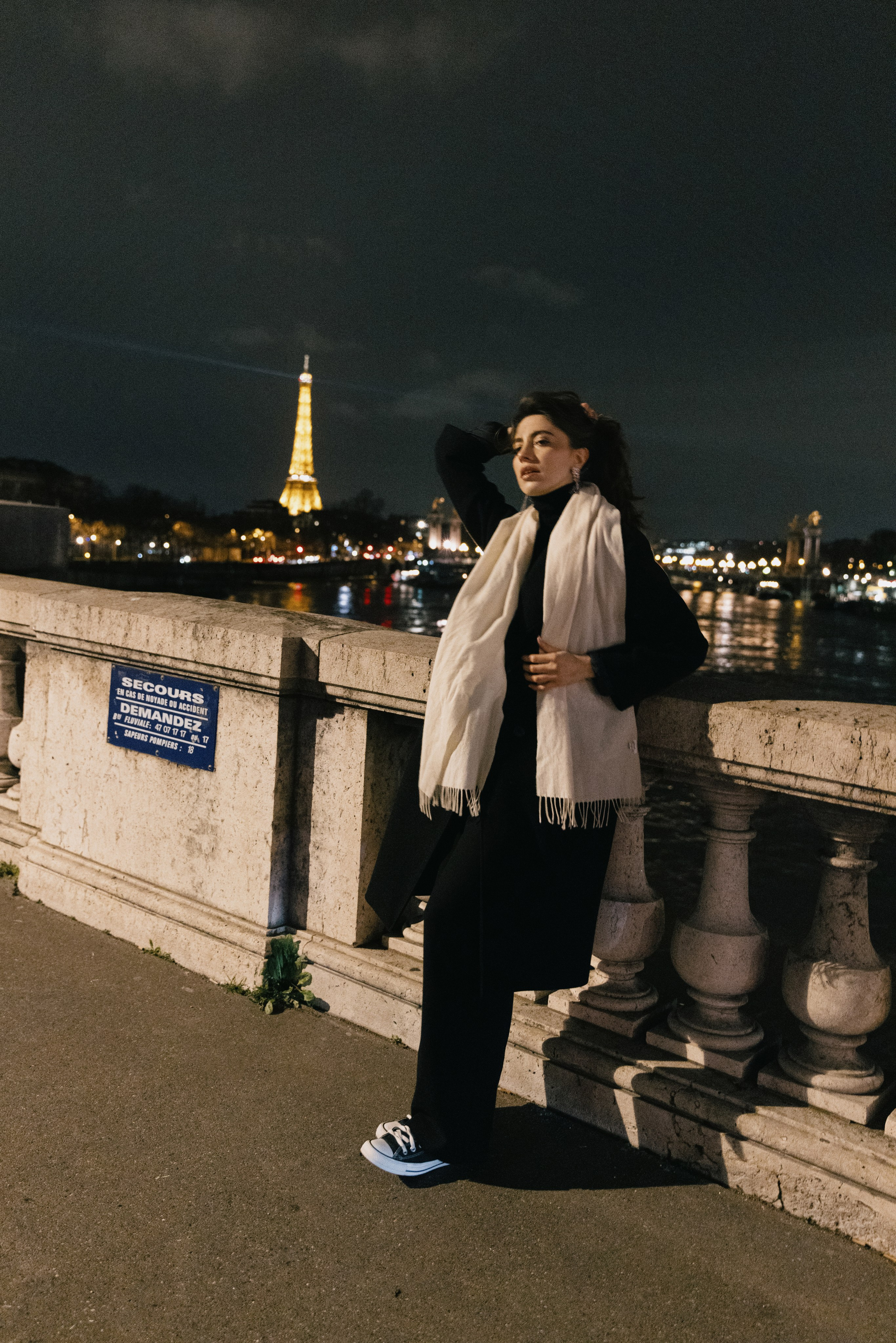 Ночной город. Фотограф в Париже