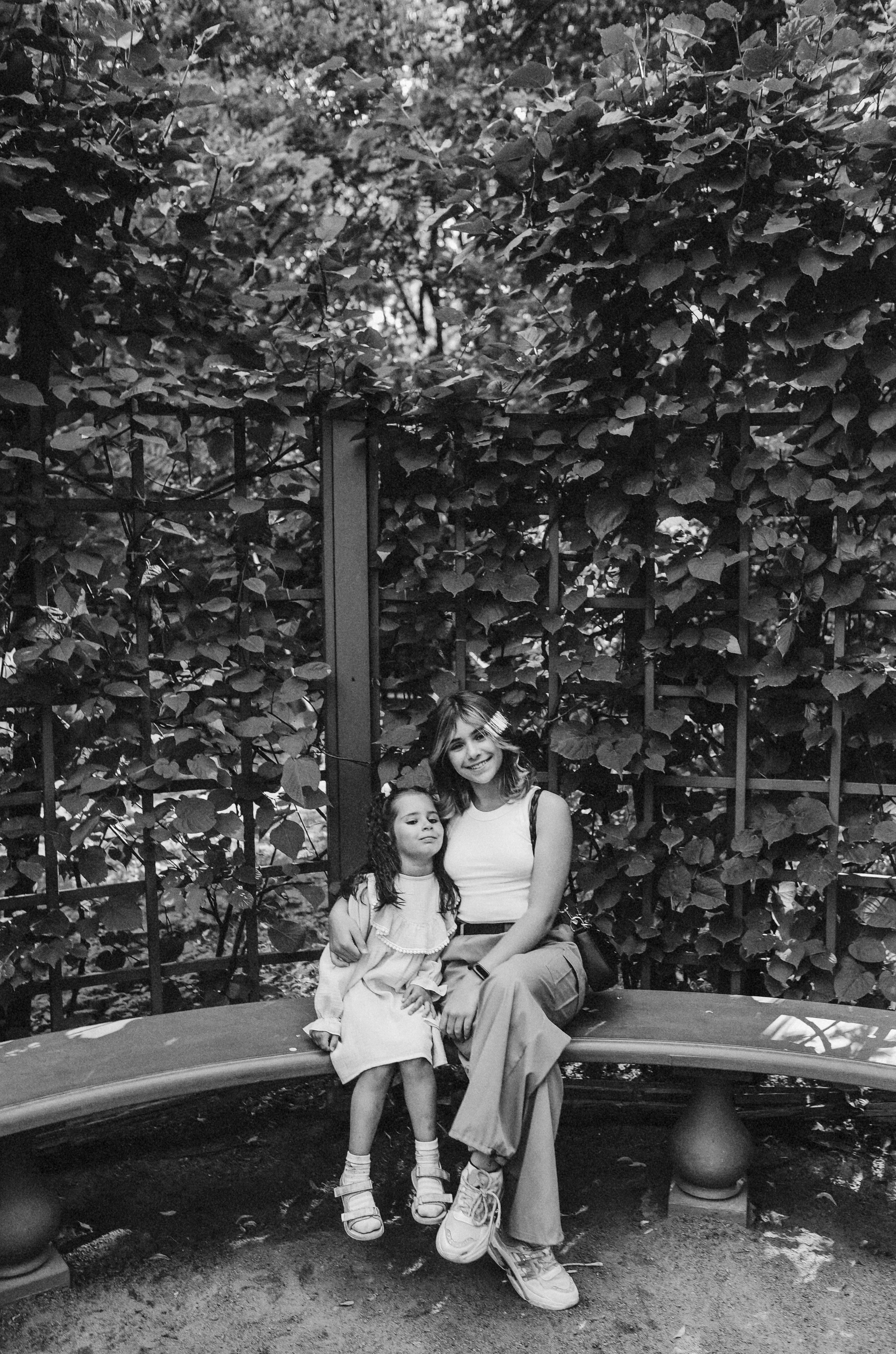 Фотосессия в Летнем саду. Анна, Татьяна, Злата и Эвелина. Семейный и свадебный фотограф в Санкт-Петербурге Яна