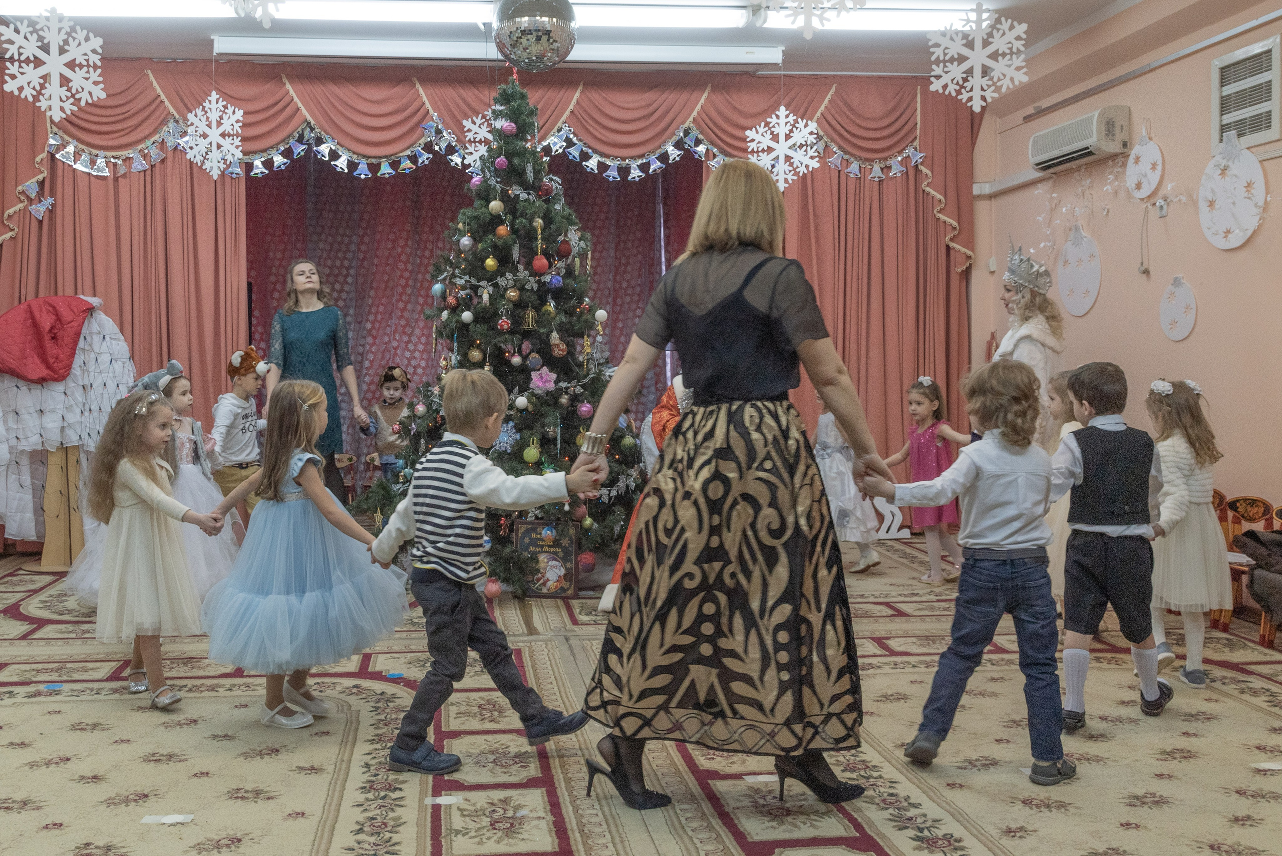 Ёлка в детском саду. Фотограф Евгений Симохин