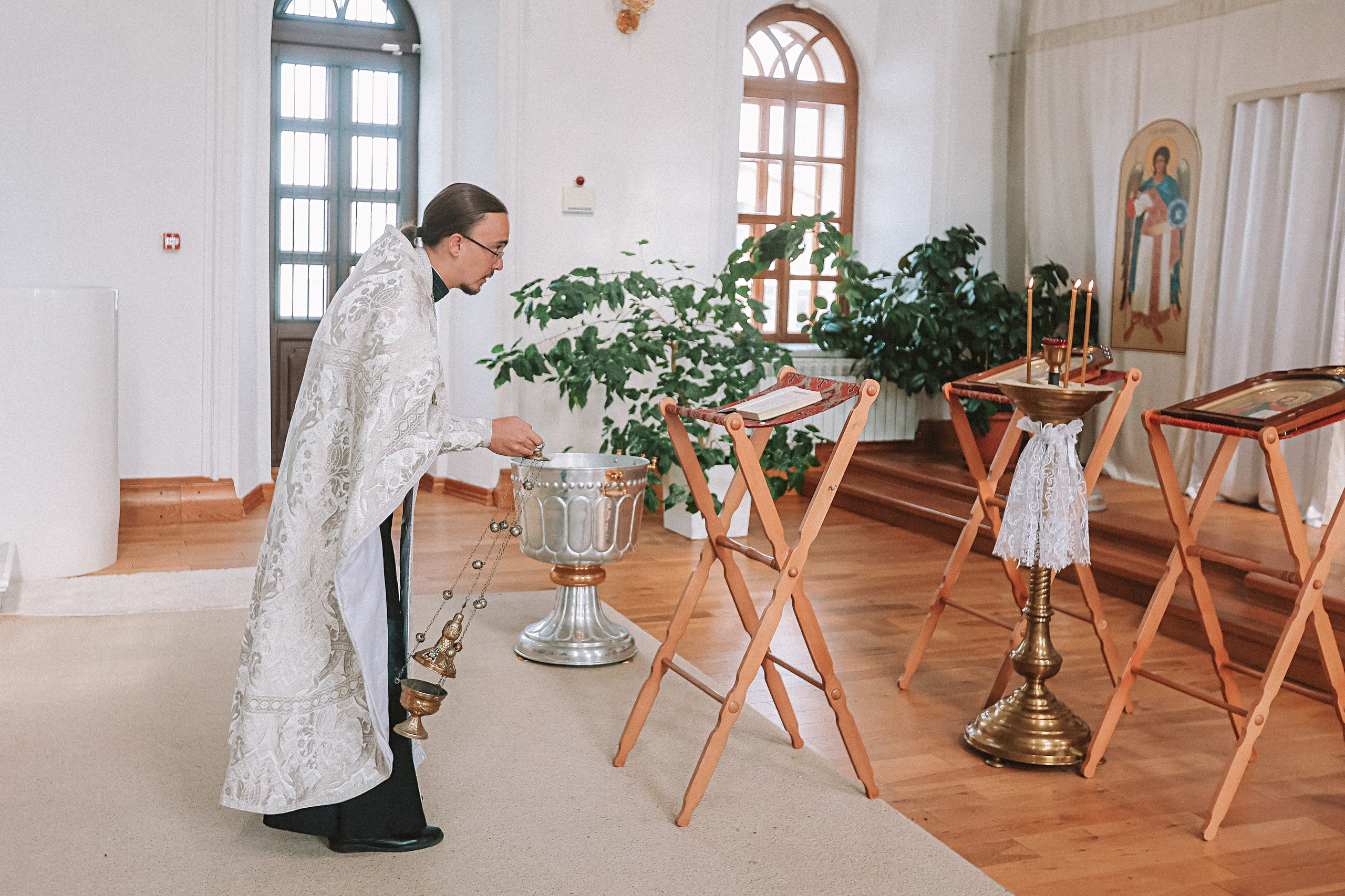 Крещение церковь около моста влюбленных. Семейный фотограф Тюмень, фотограф на роды Салмина Мария