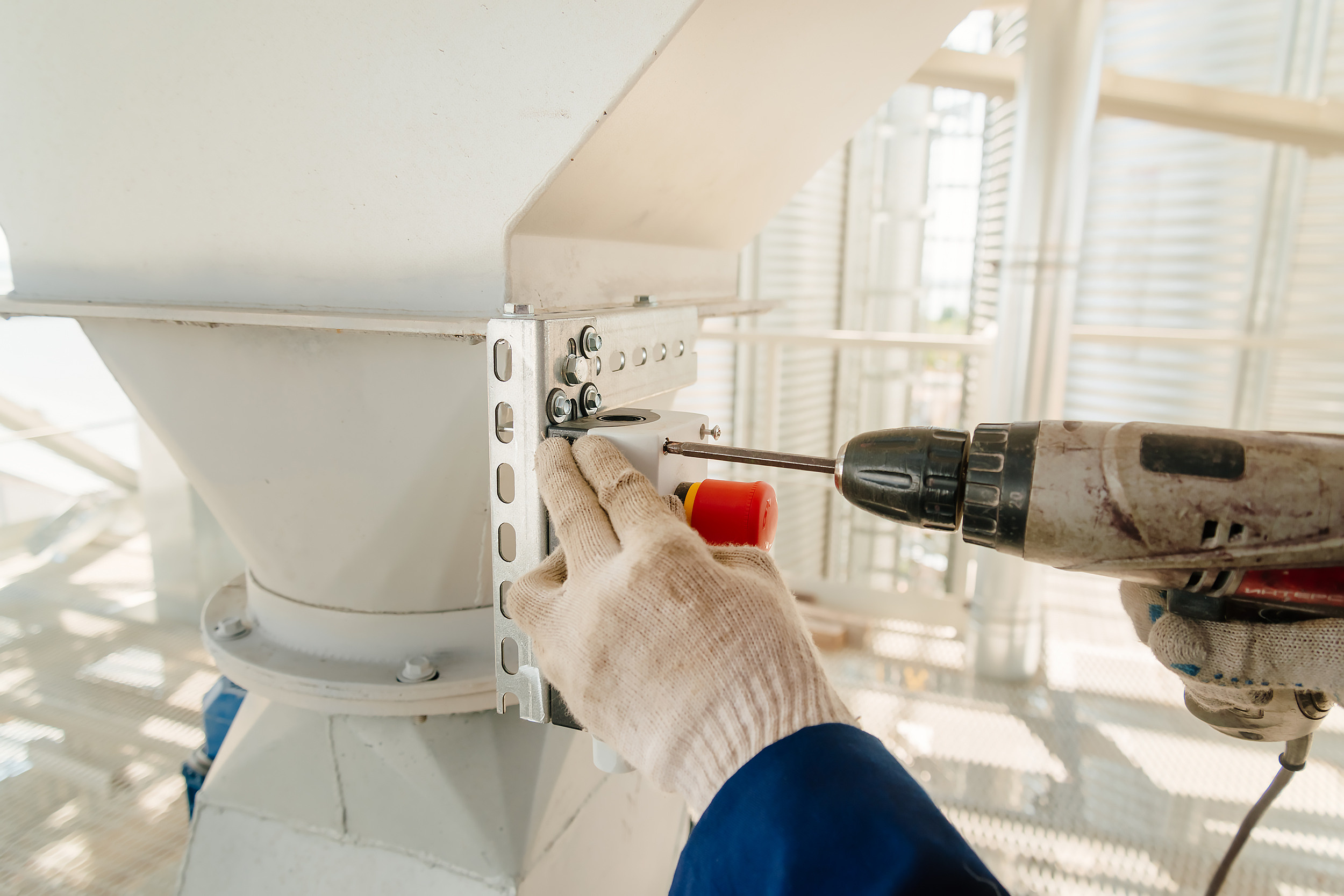 Установка оборудования компании Real Lab на элеваторе. Промышленный фотограф в Ростовской области Владимир Яковенко