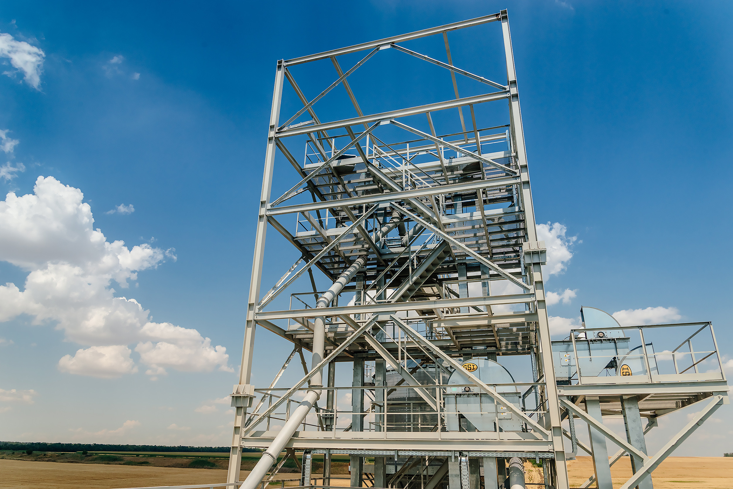 Установка оборудования компании Real Lab на элеваторе. Промышленный фотограф в Ростовской области Владимир Яковенко