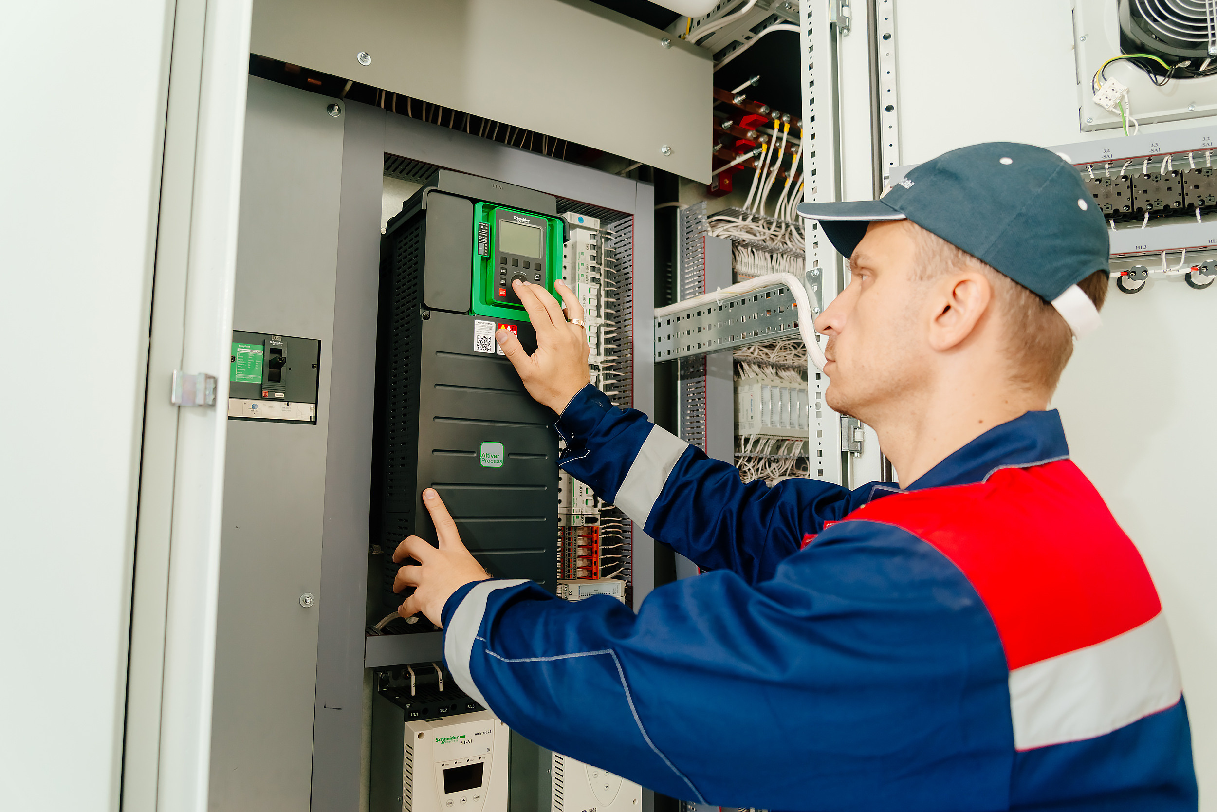 Установка оборудования компании Real Lab на элеваторе. Промышленный фотограф в Ростовской области Владимир Яковенко