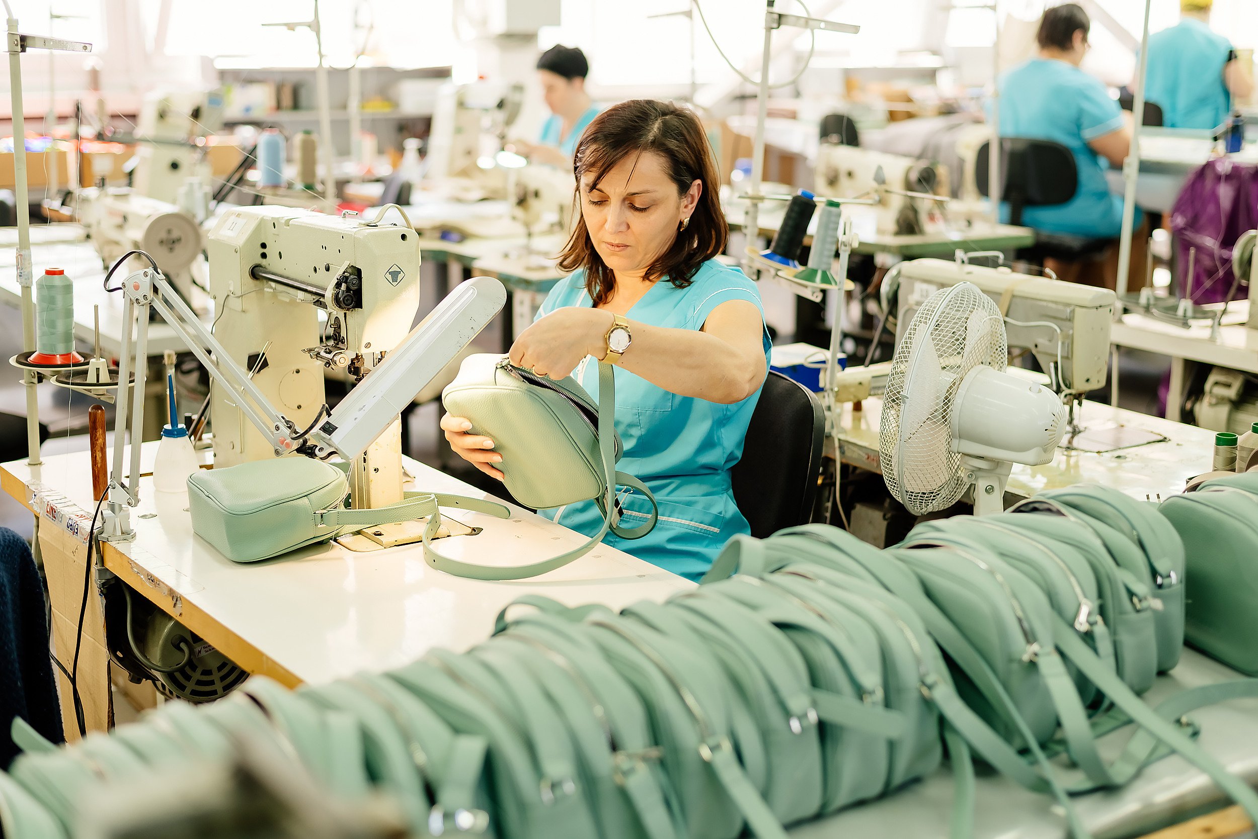 Фотосъёмка фабрики сумок «Тесорини». Промышленный фотограф в Ростовской области Владимир Яковенко