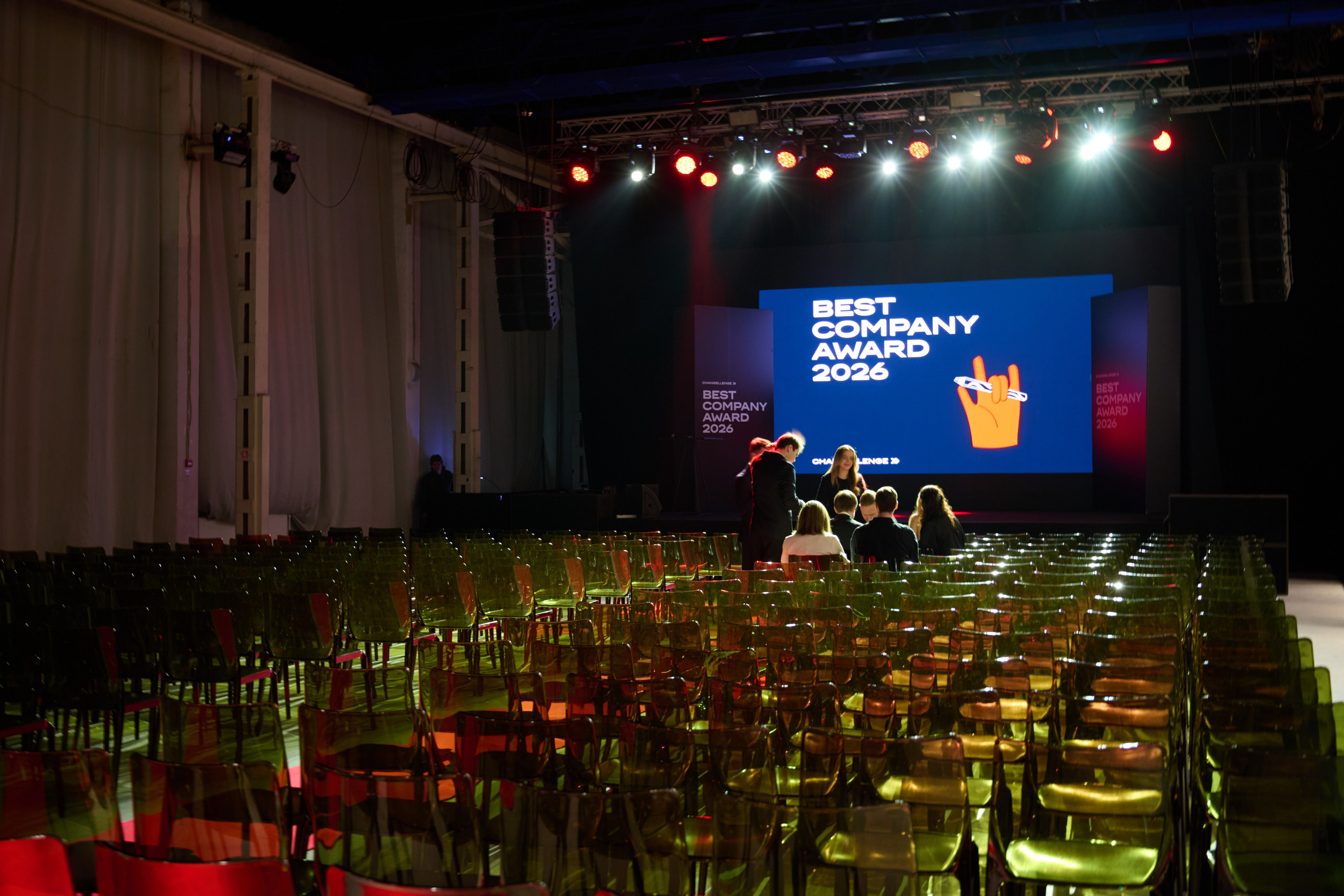 Сцена с логотипом премии Changellenge Best Company Award 2026