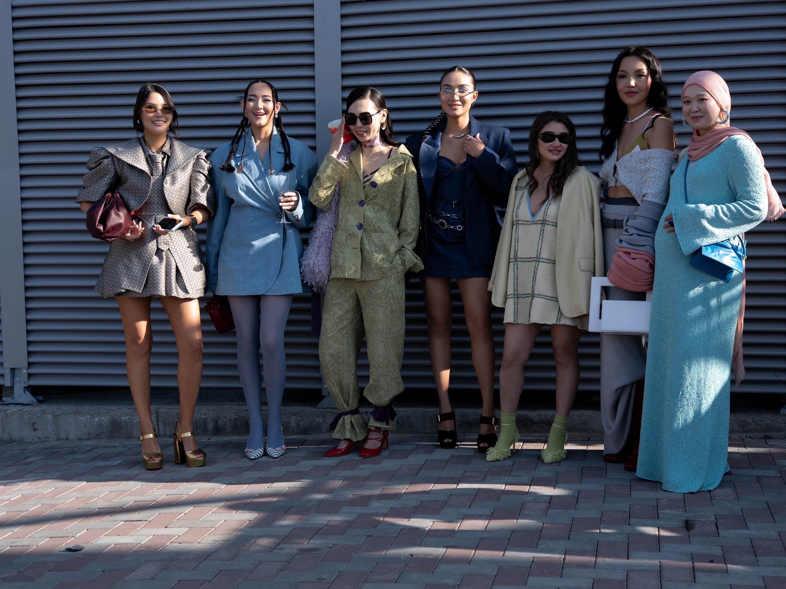 Visa Fashion Week Almaty Pre-Fall 2026 April StreetStyle Day 2. Сайт Алматинского НЮ АРТ, будуар и фэшн фотографа Дениса Карпенко