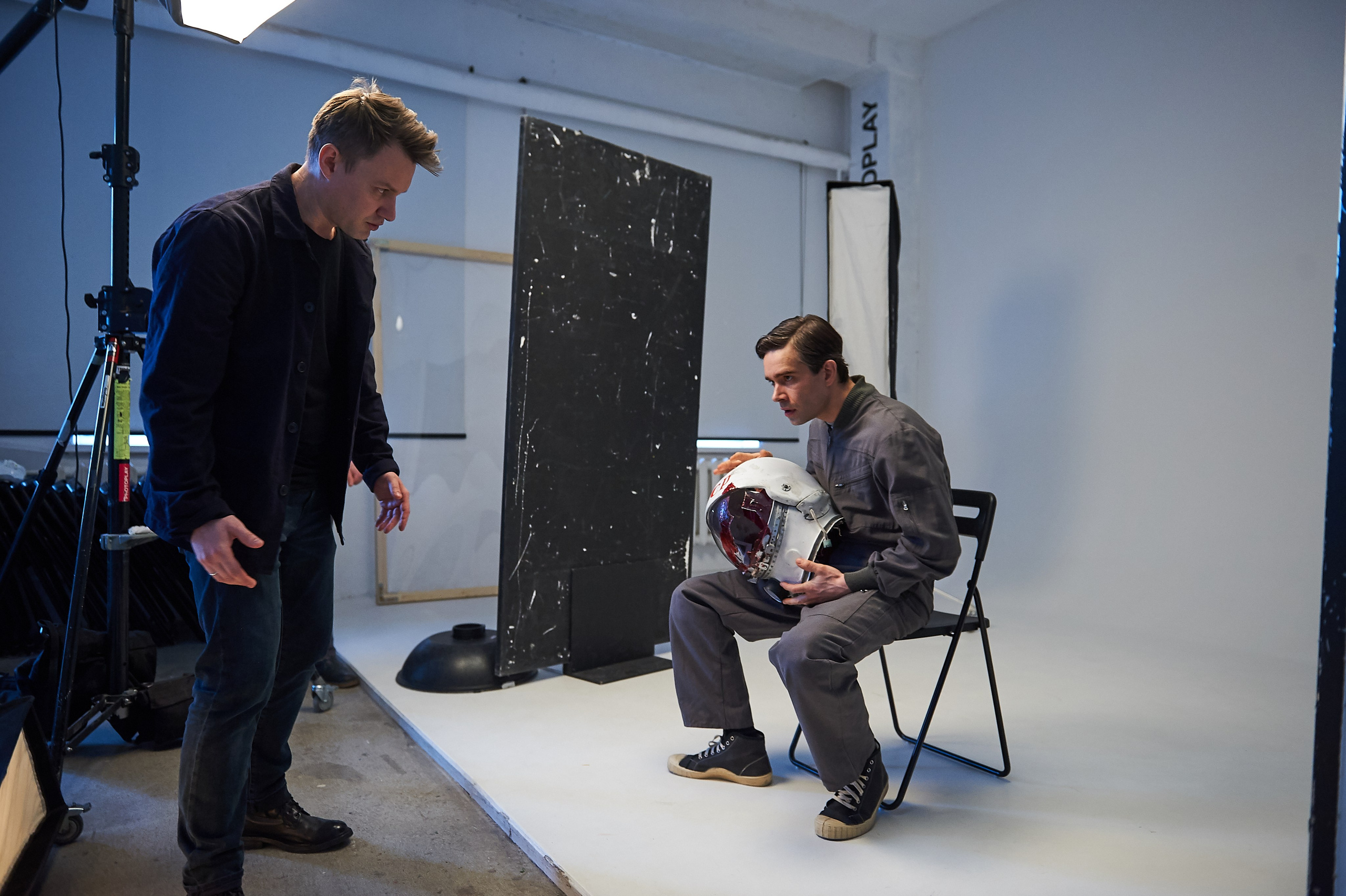 BACKSTAGE. Www.apowerstudio.com