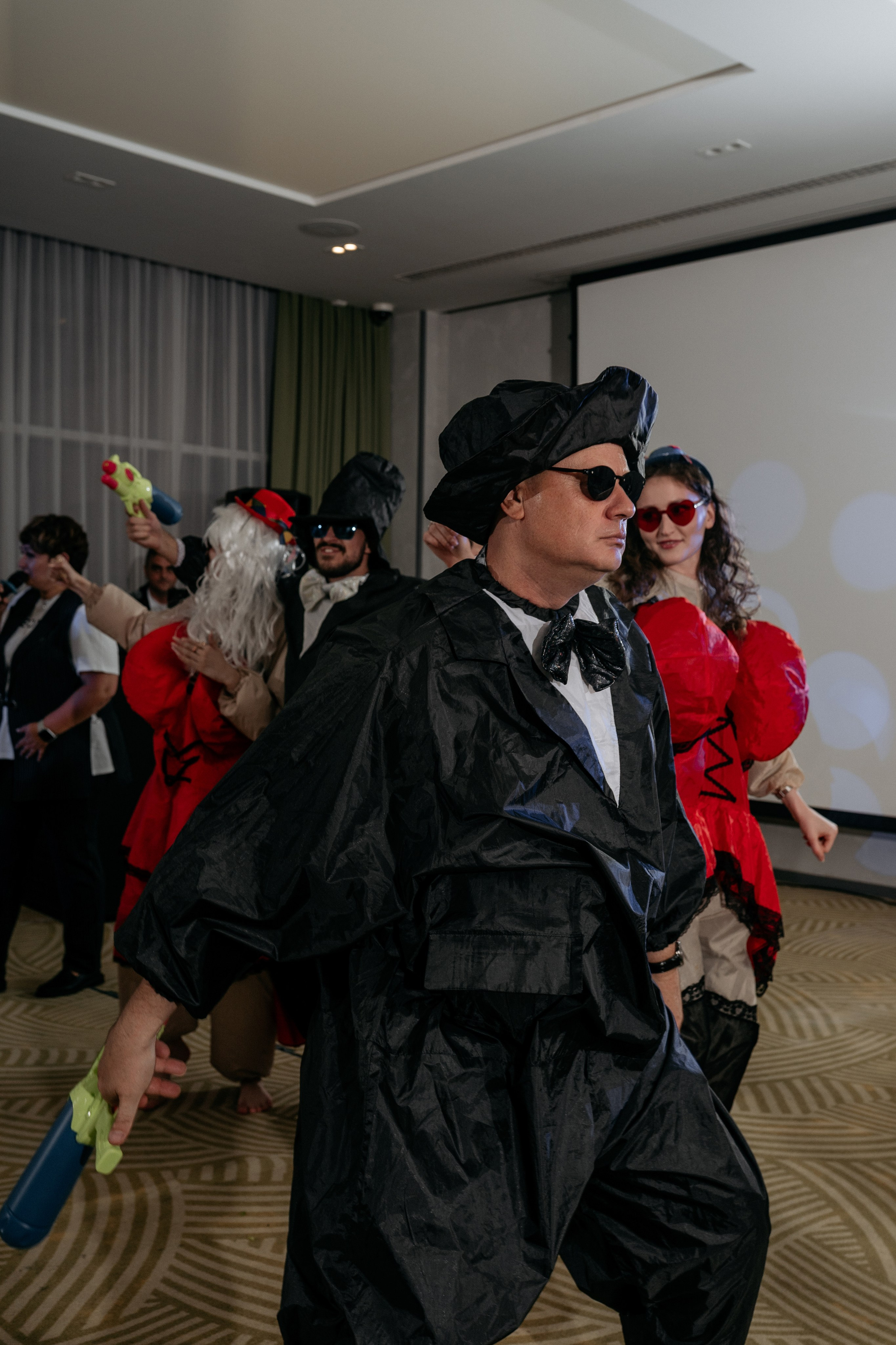 Свадебная фотосъемка в стиле репортаж - фотограф Новороссийск в действии.