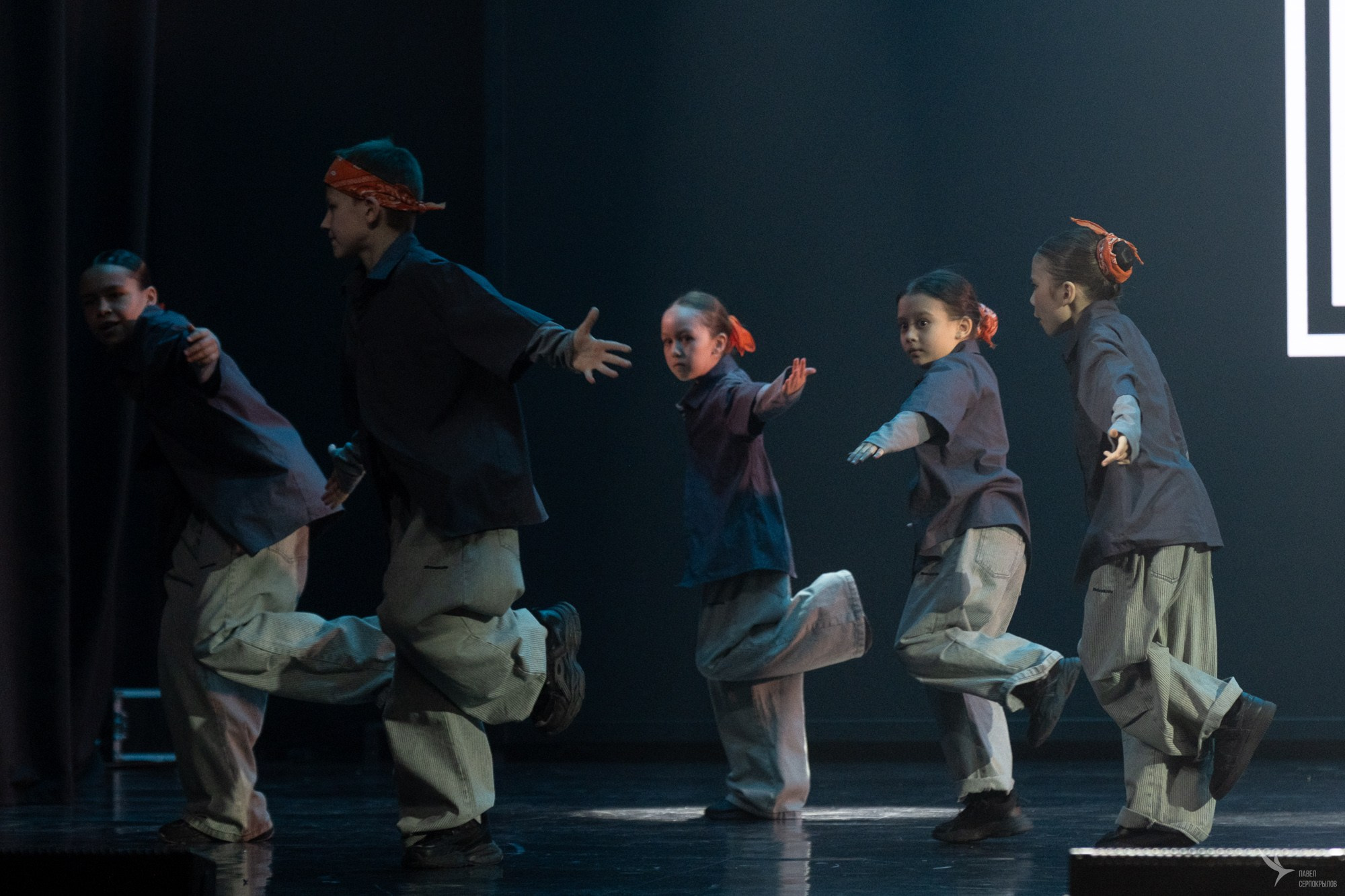 Отчетный концерт студии танца «ШАГ». Репортажный фотограф в Казани Павел Серпокрылов