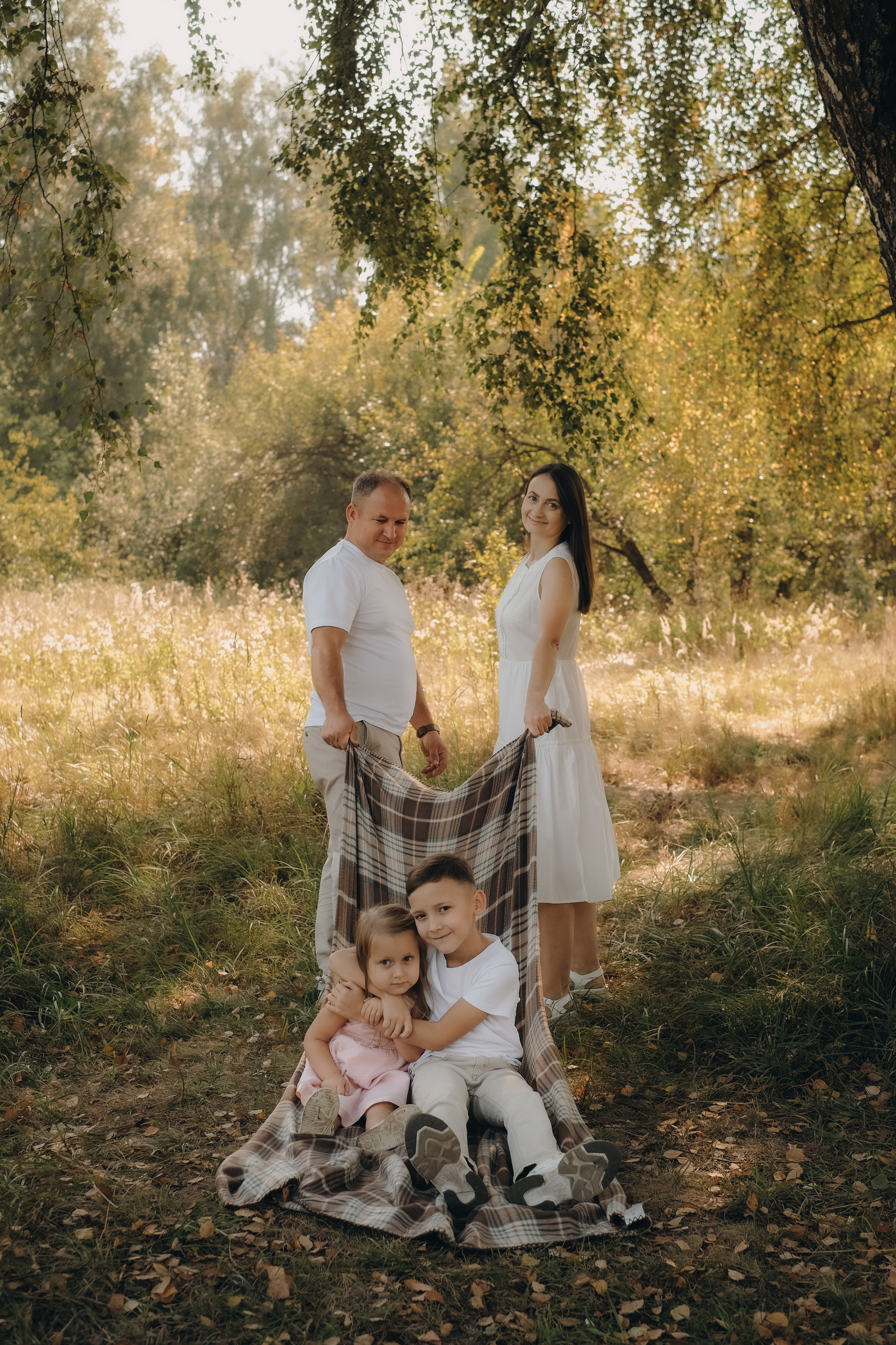 Семья Борган. Осенний день на Клязьме. Свадебный и семейный фотограф в Москве Инника Кетлер