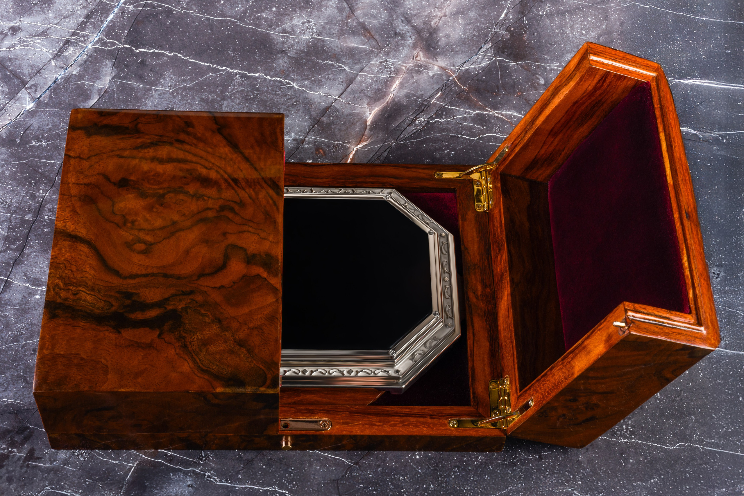 Имиджевая, концептуальная предметная фотосъёмки. Предметный, рекламный, ювелирный фотограф в Москве