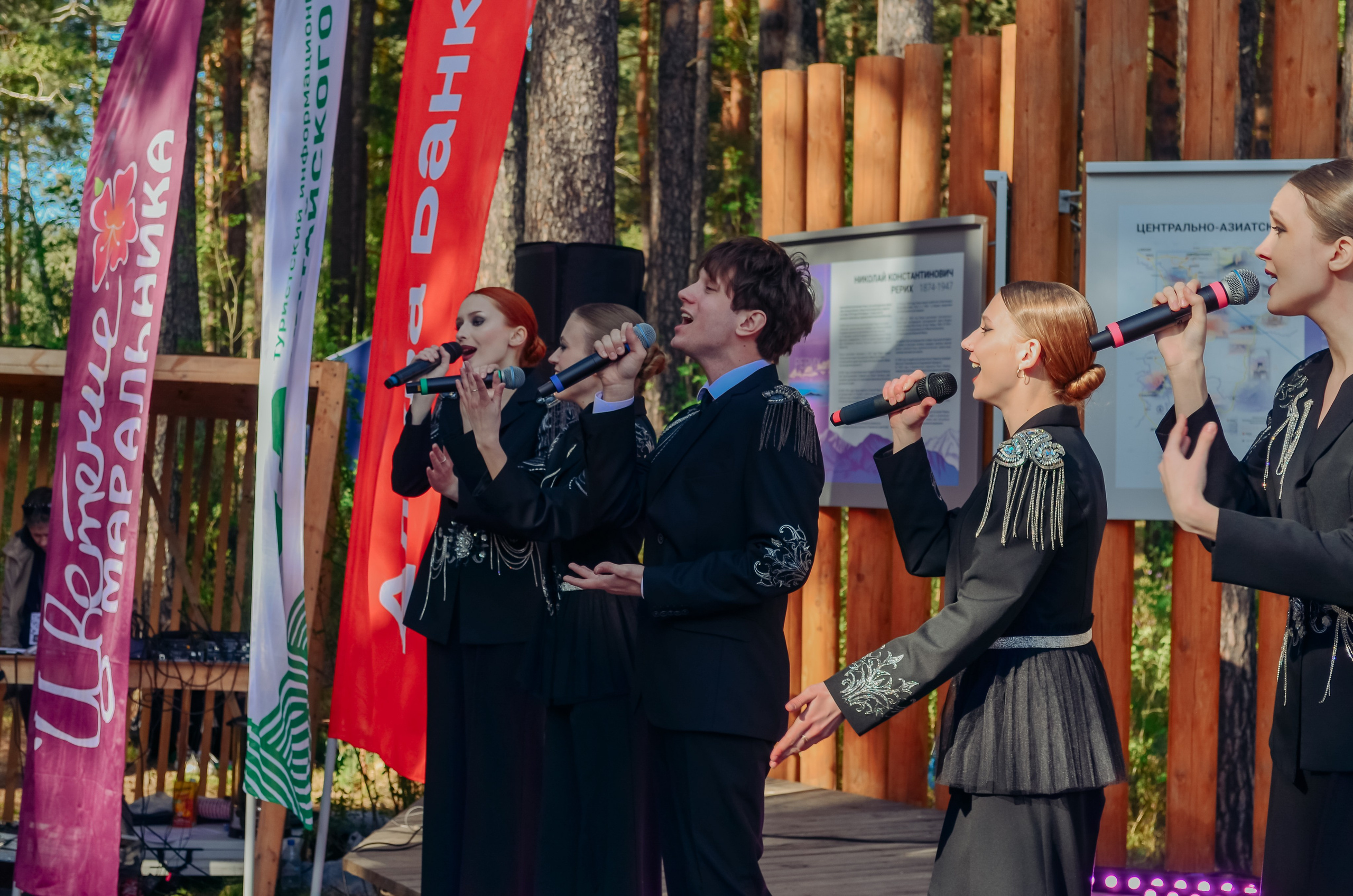 Фестиваль «Цветение Маральника на Алтае 2025». Фоторепортаж. Денисова Аля — фотограф для парных съемок и индивидуальных историй в Барнауле