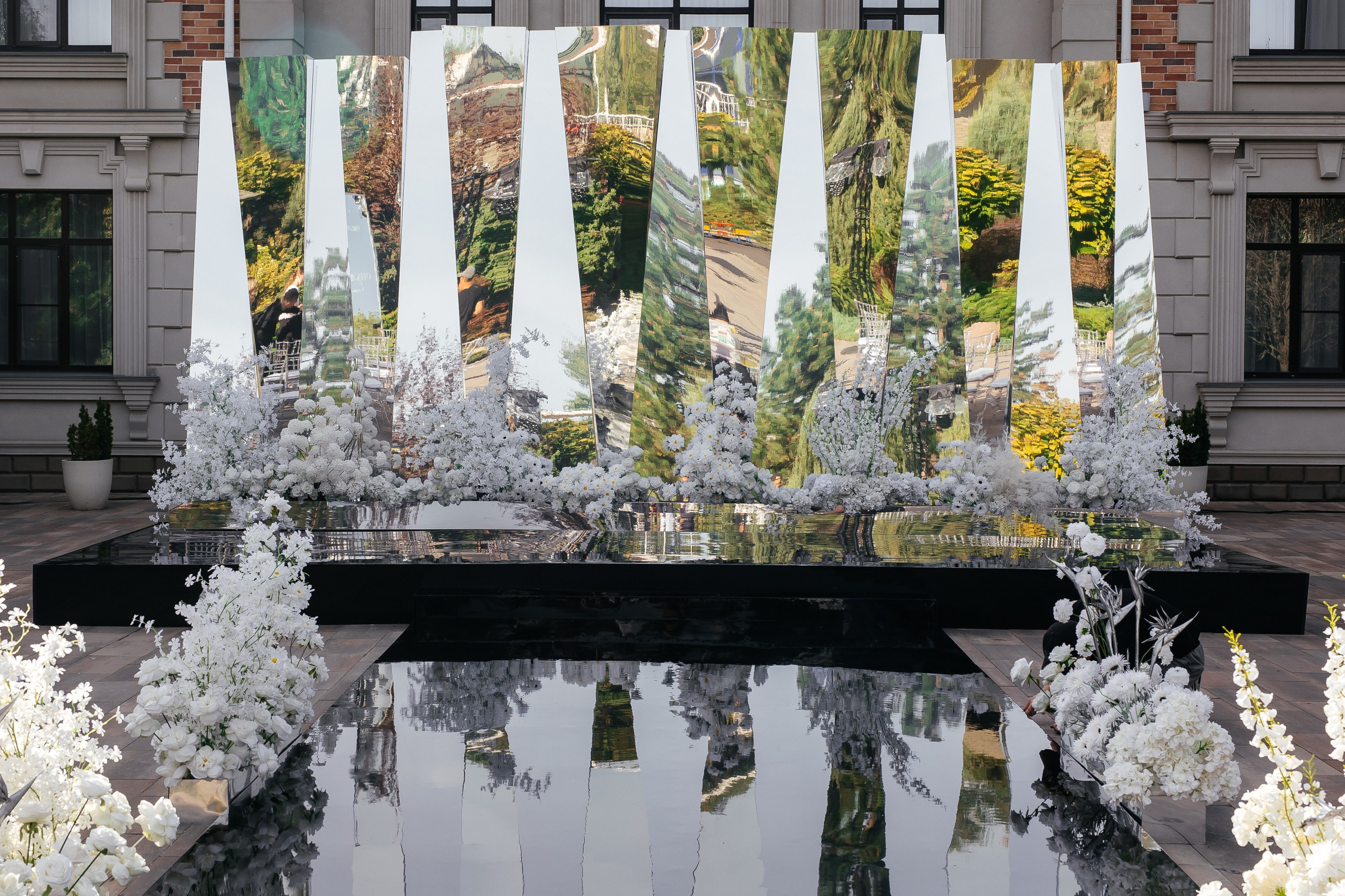 Реализация концепции свадебного декора «Отражаясь в любимых» LAZAR DECOR. Главная