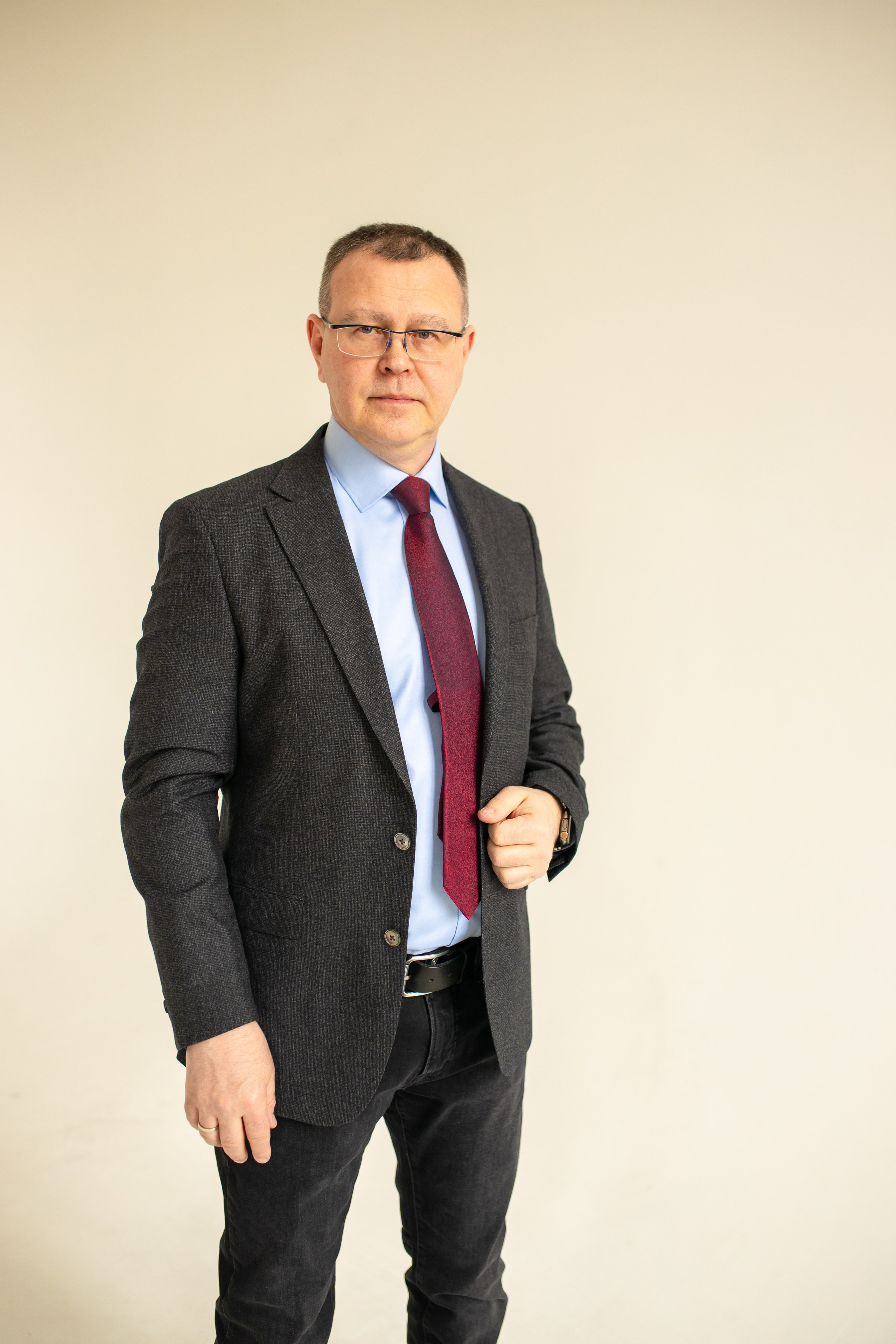 Семейная фотосессия на циклораме с естественным светом. Фотограф в Железнодорожном и Балашихе