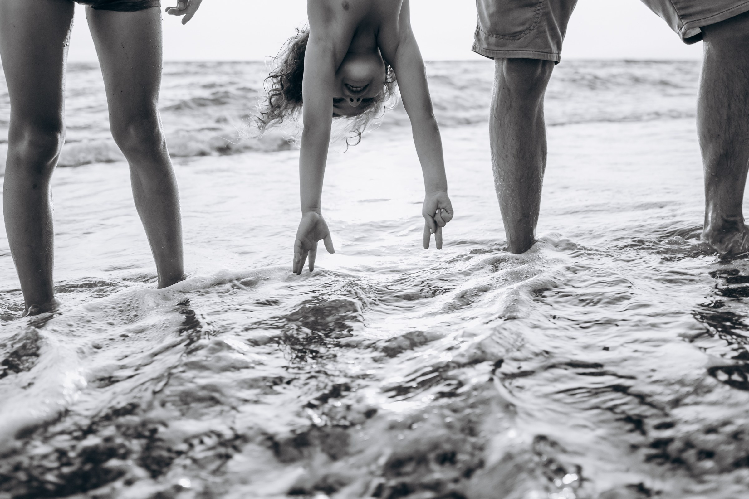 Дети и семьи. На моих фотографиях дети всегда улыбаются и смеются по-настоящему. Я знаю что для этого нужно. Применяю секретный секрет). Фотограф в Крыму — Федор зайцев. Свадебная, семейная и портретная съёмка. Фотографии для контента, для бизнеса. Корпоративная съёмка