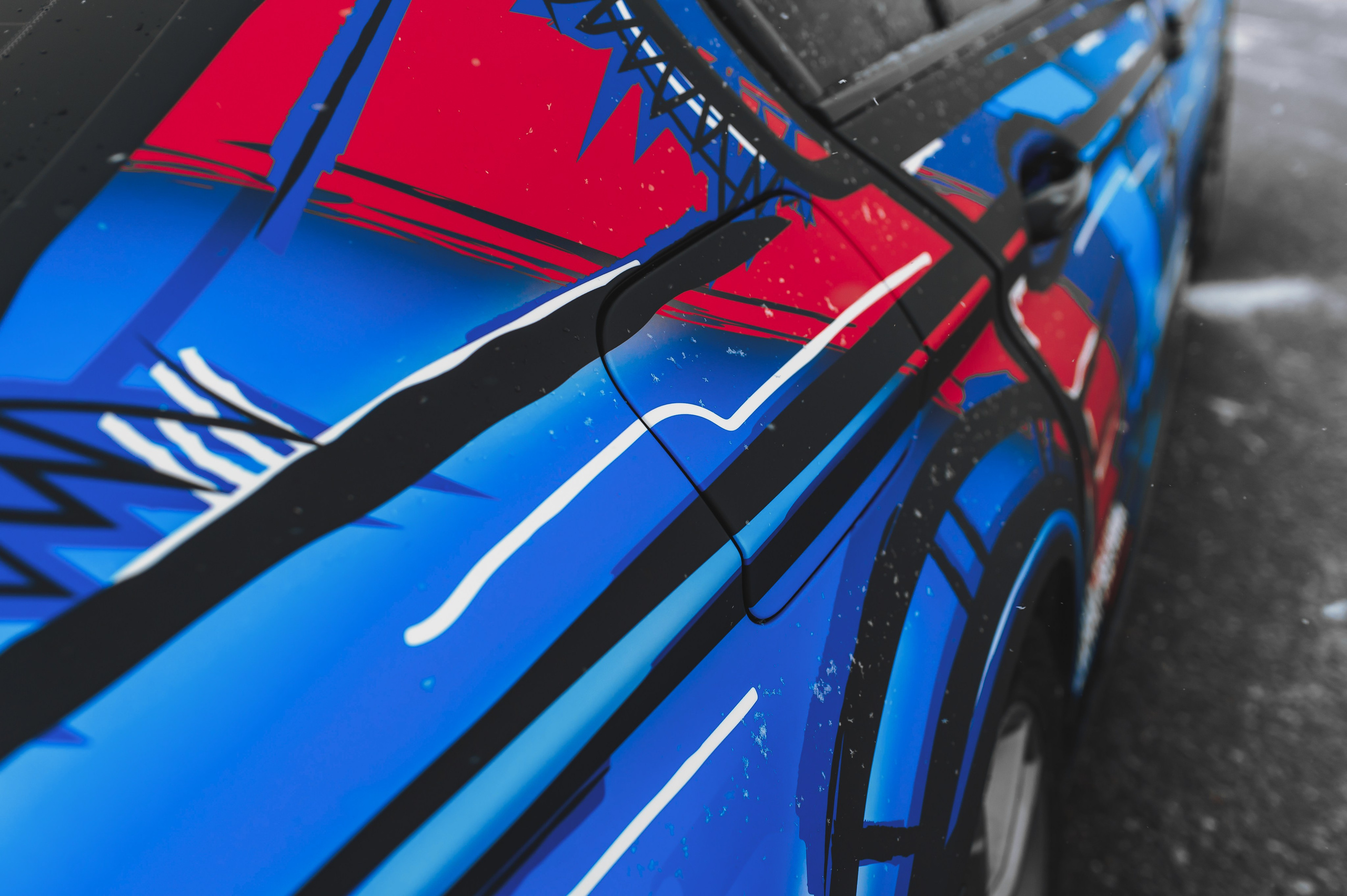 Винилография на BMW 5 G20. Студия дизайна и оклейки авто Barmaley Design