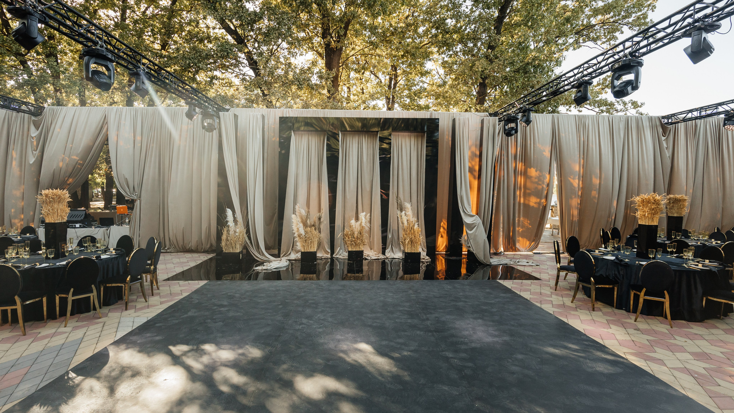 Реализация концепции декора мужского дня рождения LAZAR DECOR. Главная