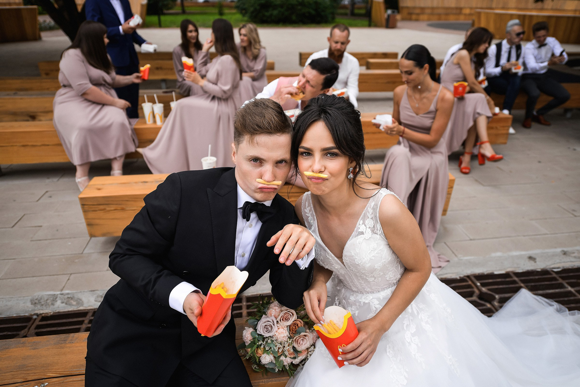 🌄 Демьян и Катя — свадьба в нацпарке "Столбы" | Веселый банкет и эпичные фото на скалах. 📸 Свадебный и семейный фотограф в Красноярске Тихомиров Евгений | 17 лет опыта | 800+ свадеб