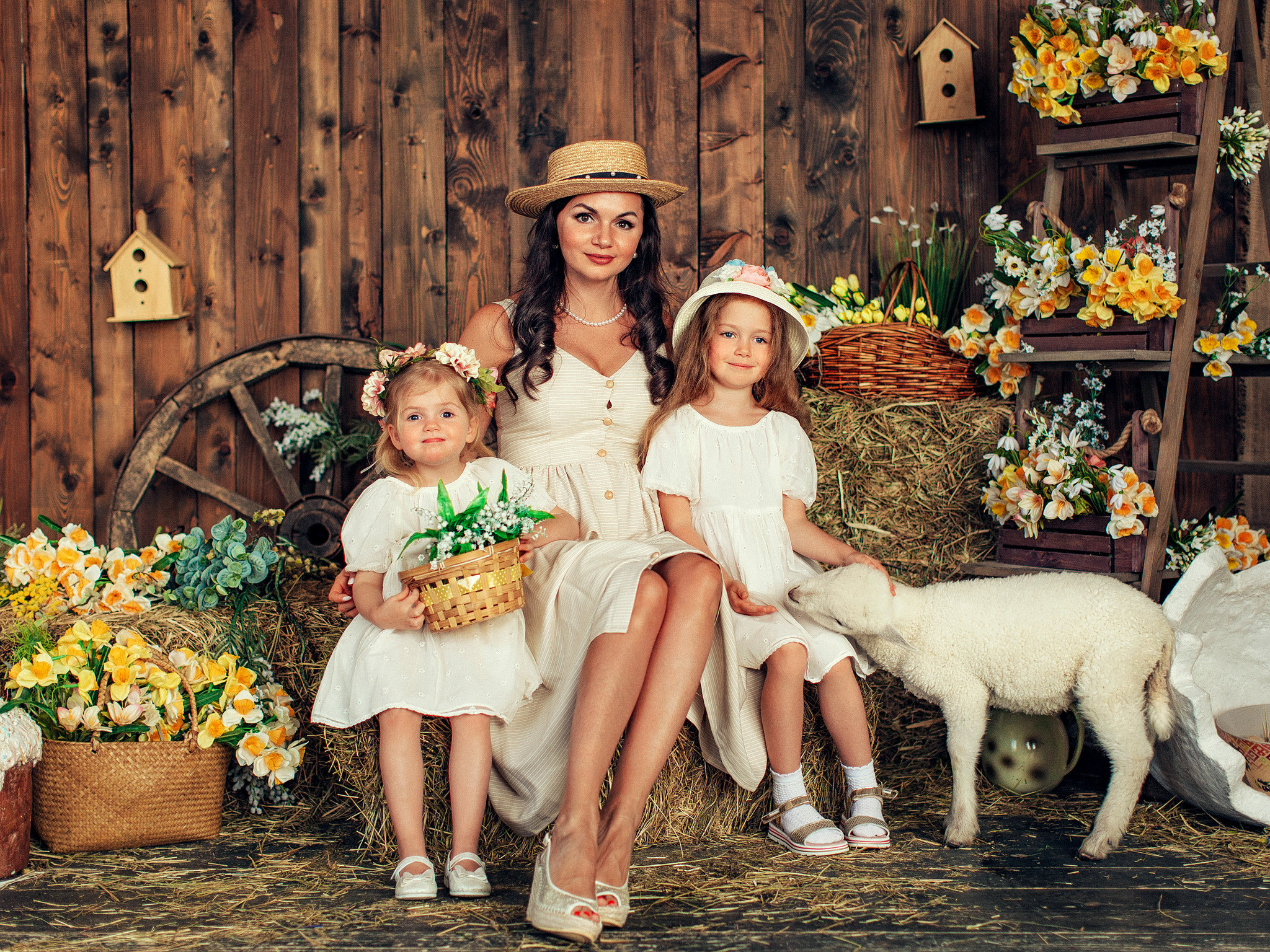 Весенняя фотосессия с утятами и овечкой. Детский и семейный фотограф с животными в Москве Гурьева Надежда