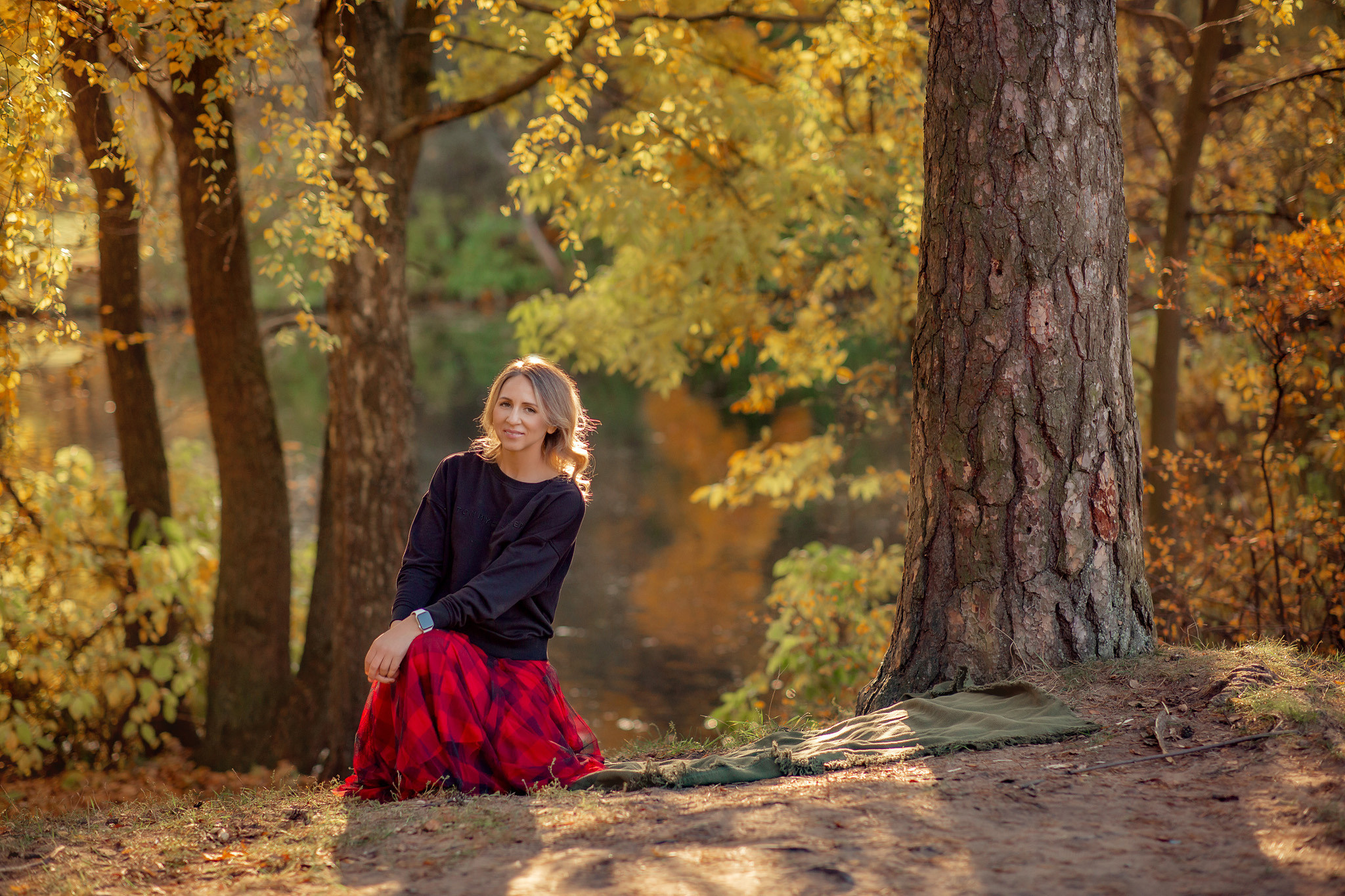 Анна и ее семья на осенней фотопрогулке. Детский и семейный фотограф с животными в Москве Гурьева Надежда