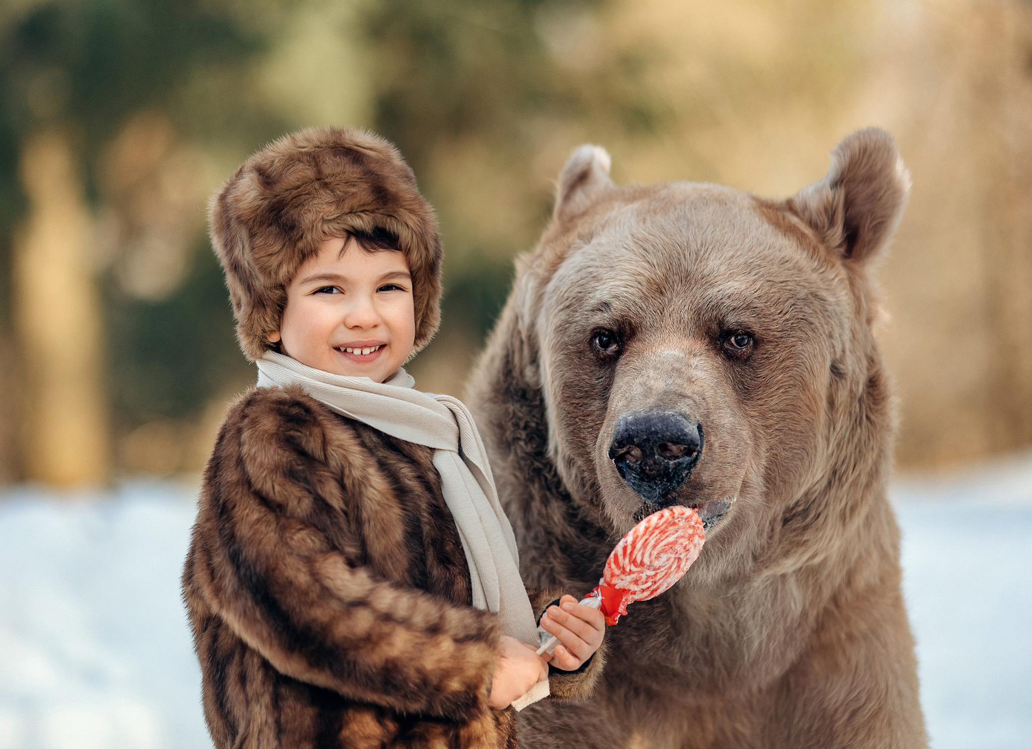 Зимняя фотосессия с медведем Степаном. Детский и семейный фотограф с животными в Москве Гурьева Надежда