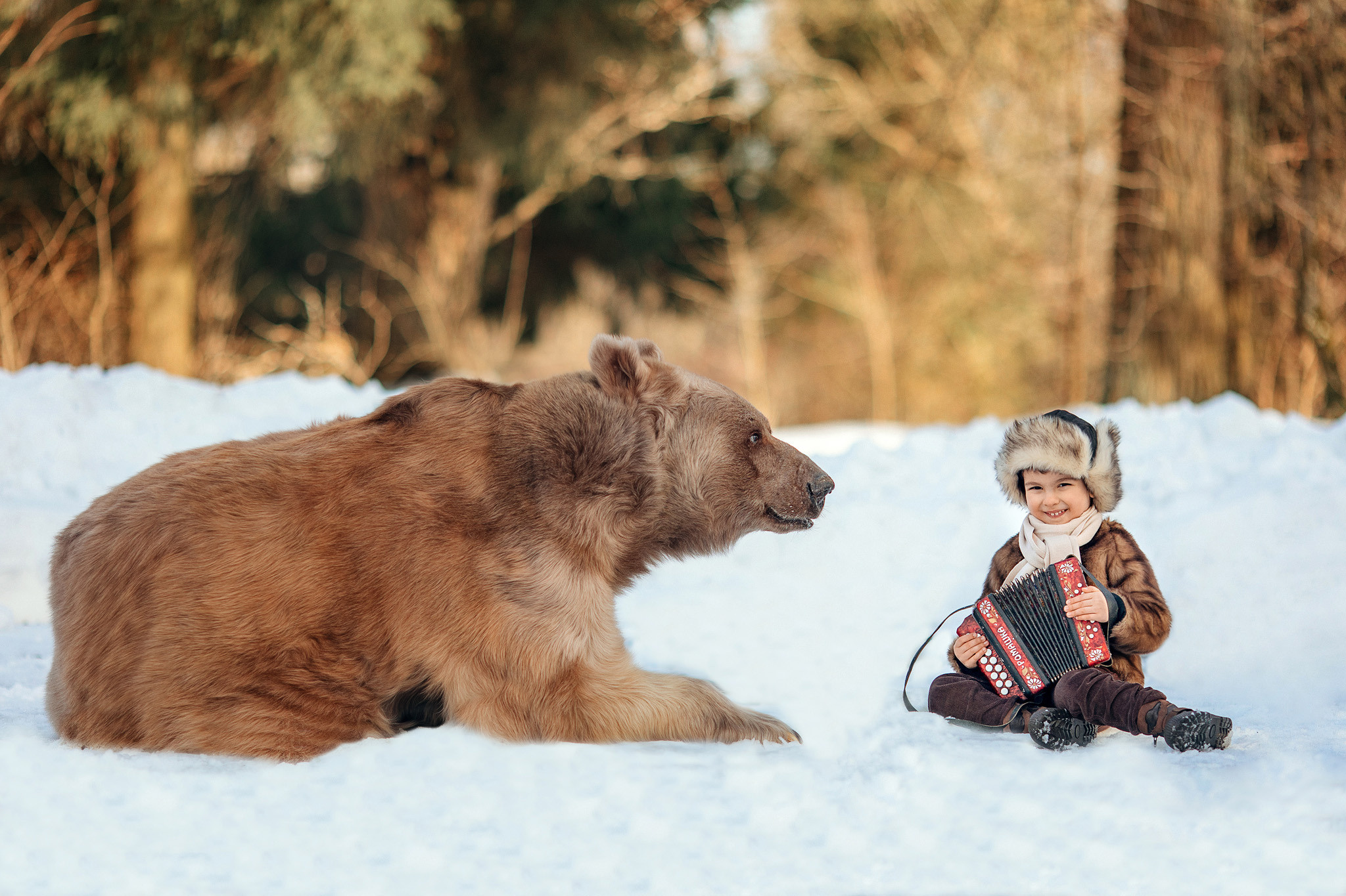 Зимняя фотосессия с медведем Степаном. Детский и семейный фотограф с животными в Москве Гурьева Надежда