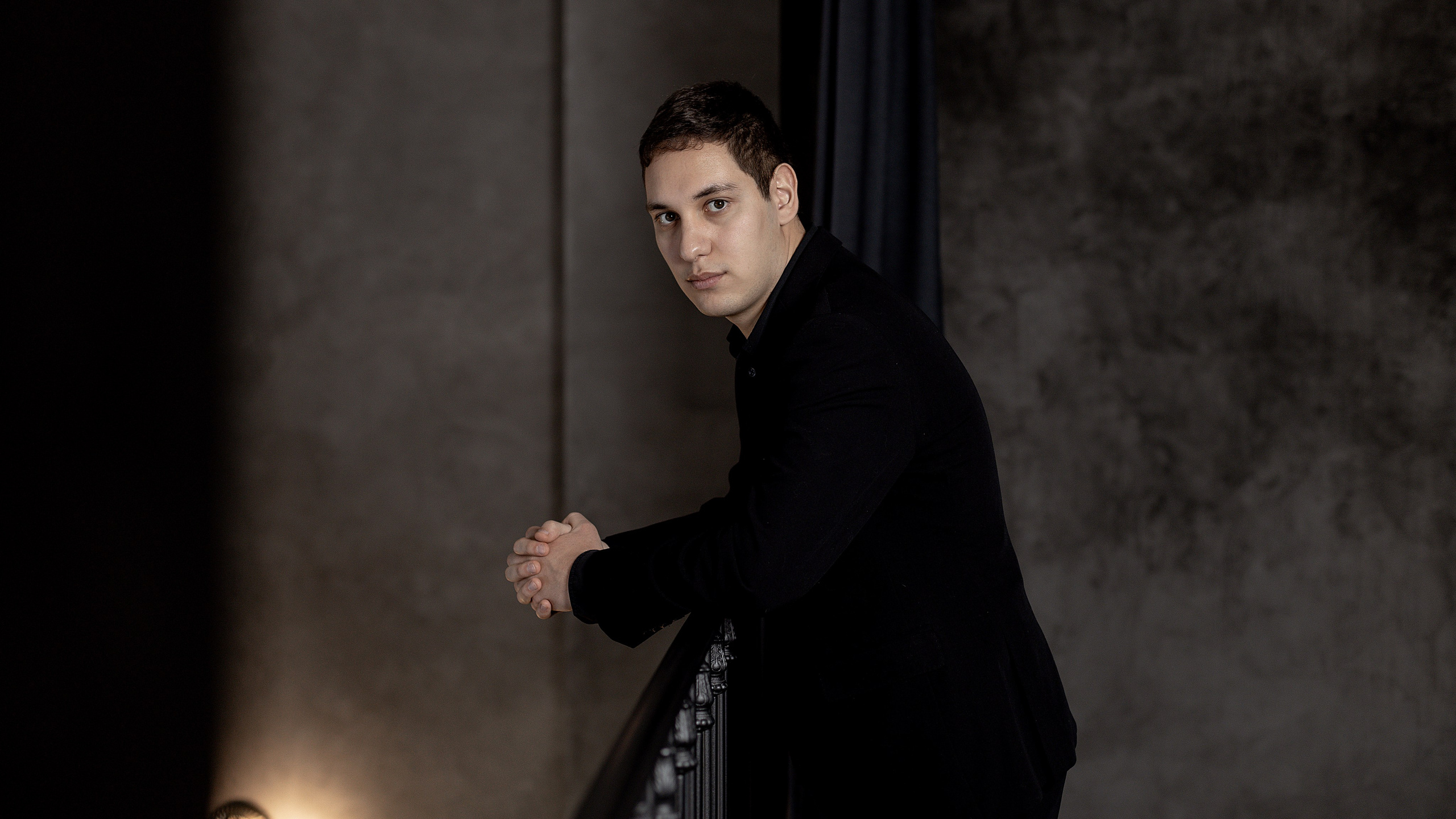 Кирилл Б. Фотограф Челябинск Эвелина Ганага, съемка для бизнеса и маркетплейсов