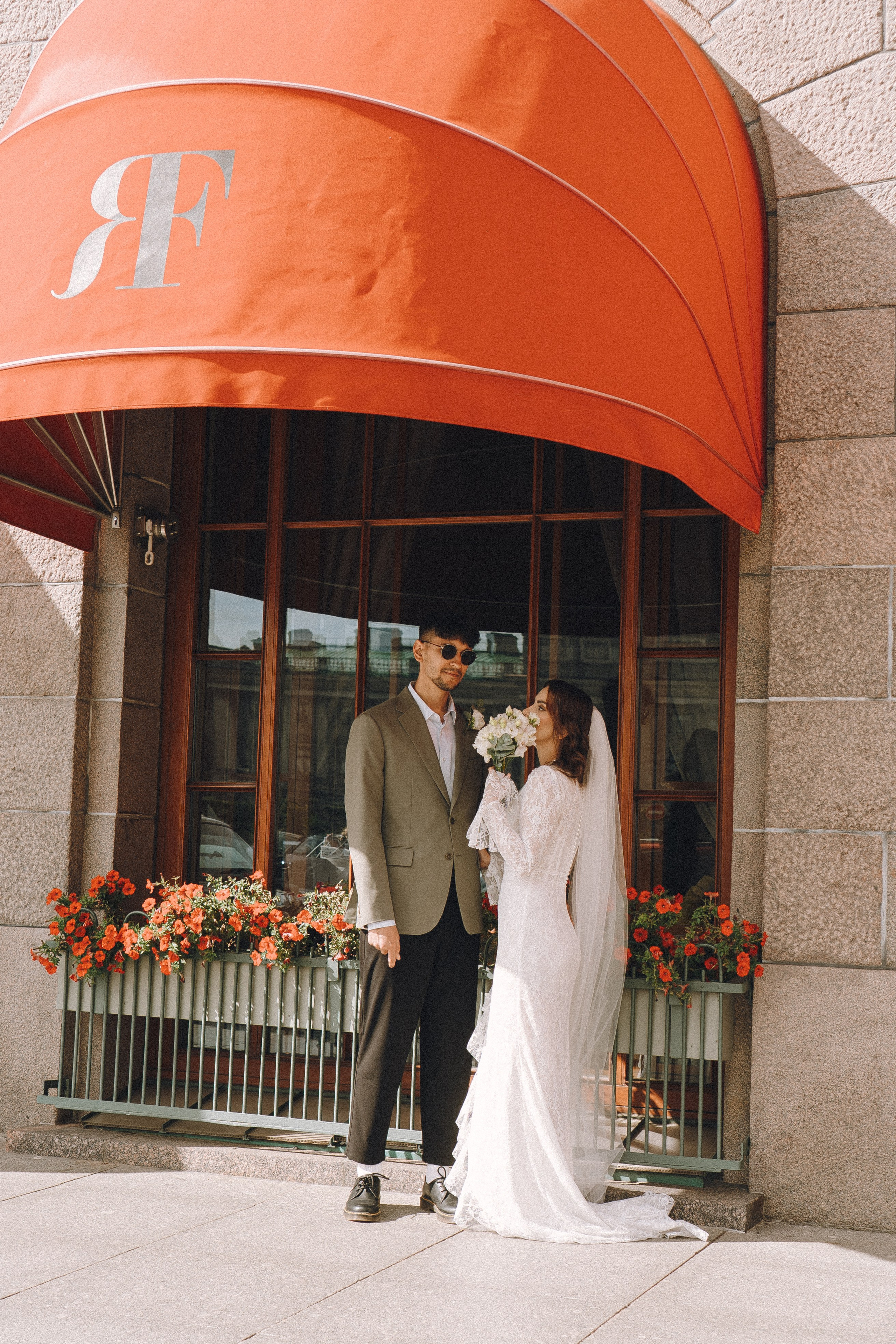 СВАДЕБНАЯ ПРОГУЛКА ВОЗЕ ИСАИКЕВСКОГО СОБОРА АСТОРИИ И ЗАКОНОДАЛЕТНОГО СОБРАНИЯ. Профессиональный фотограф, Санкт-Петербург — Виктория Богомолова