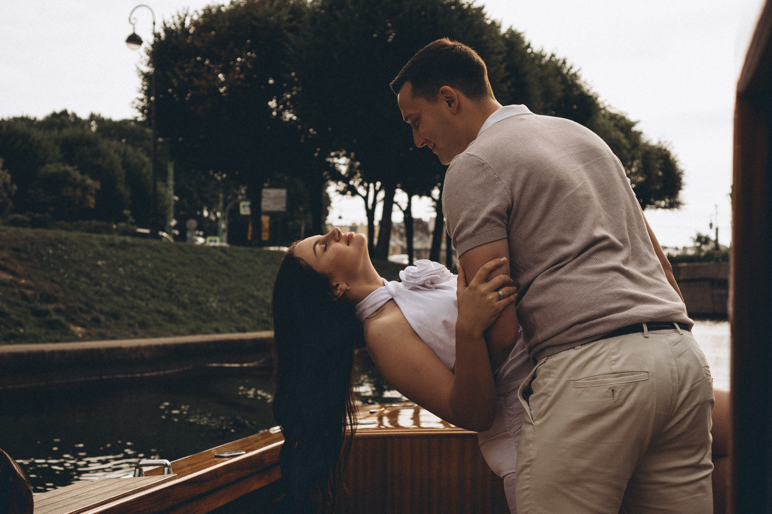 СВАДЕНБНАЯ СЬЕМКА НА КАТЕРЕ ПО КАНАЛАМ САНКТ-ПЕТЕРБУРГА И В АКВАТОРИИ НЕВЫ. Профессиональный фотограф, Санкт-Петербург — Виктория Богомолова