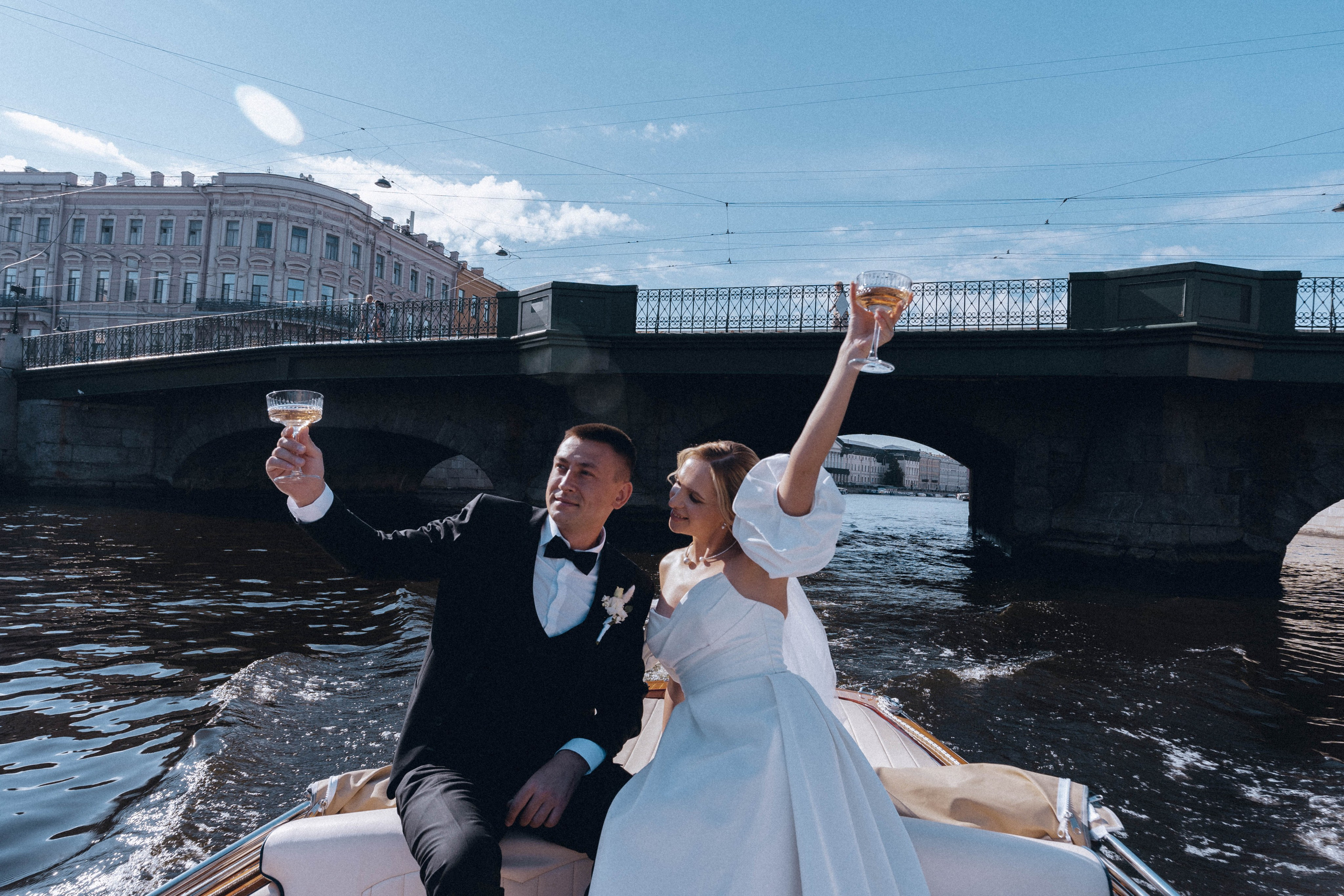 СВАДЕНБНАЯ СЬЕМКА НА КАТЕРЕ ПО КАНАЛАМ САНКТ-ПЕТЕРБУРГА И В АКВАТОРИИ НЕВЫ. Профессиональный фотограф, Санкт-Петербург — Виктория Богомолова