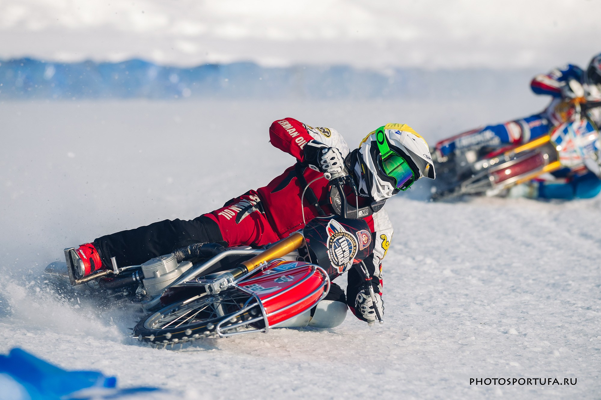 Мотогонку на льду. Спортивный фотограф в Уфе Евгений Буров