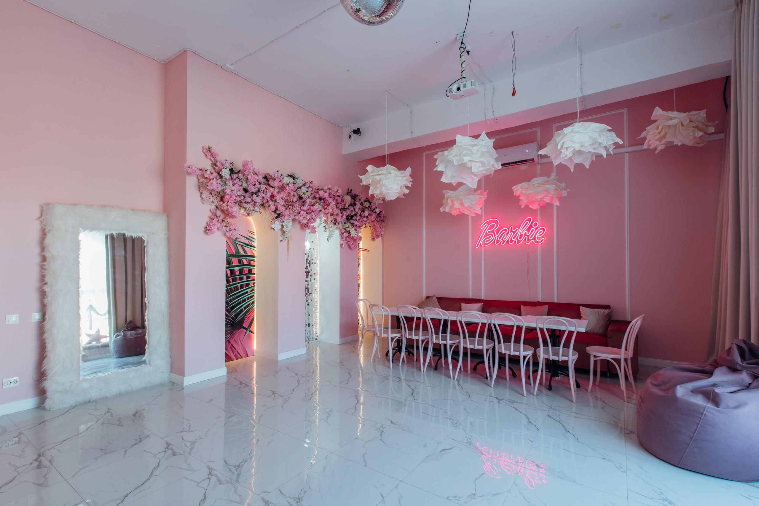Барби (лето). Аренда лофта в СПб для мероприятий