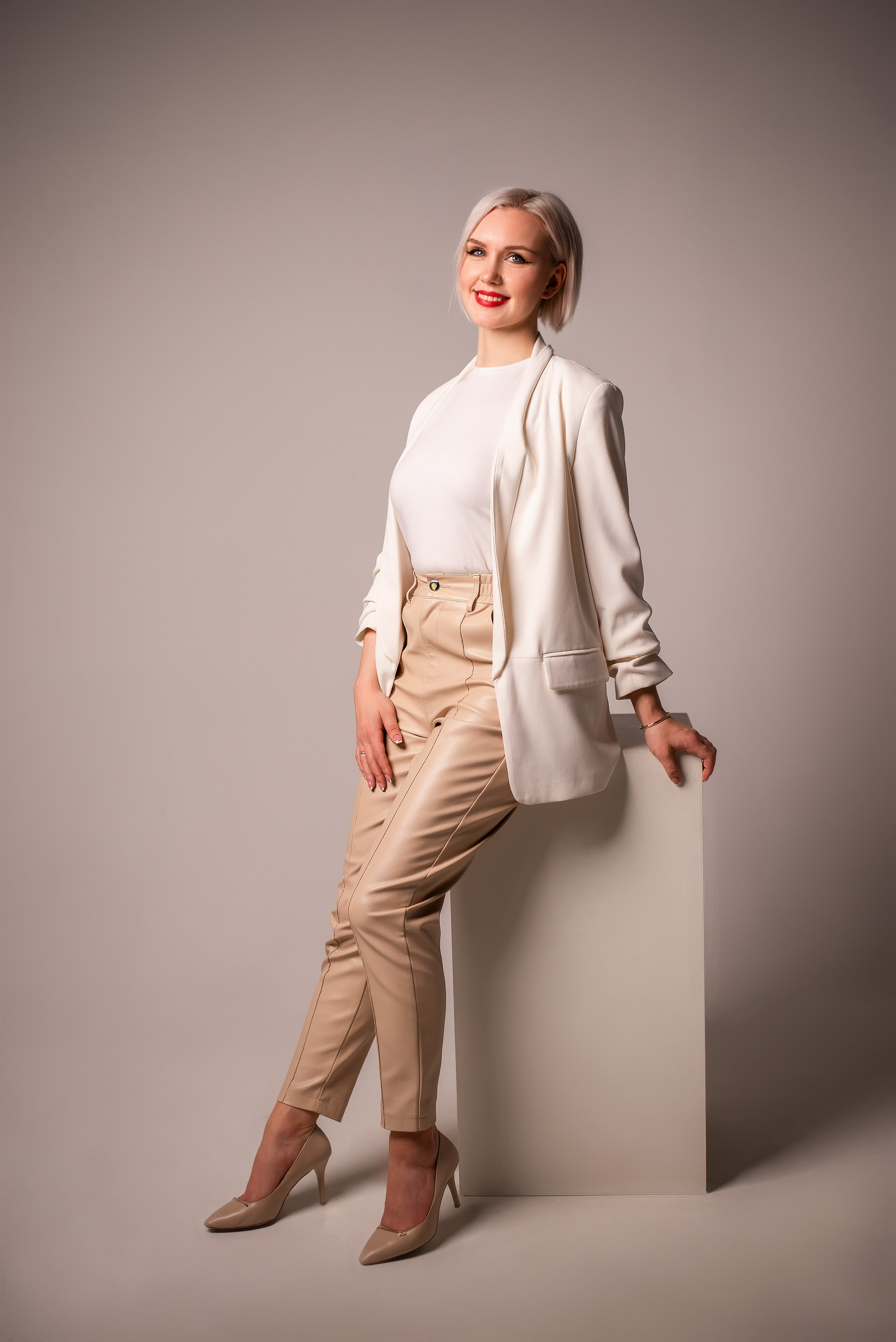 Валерия в фотостудии Black & White. Творческий фотограф Вологда