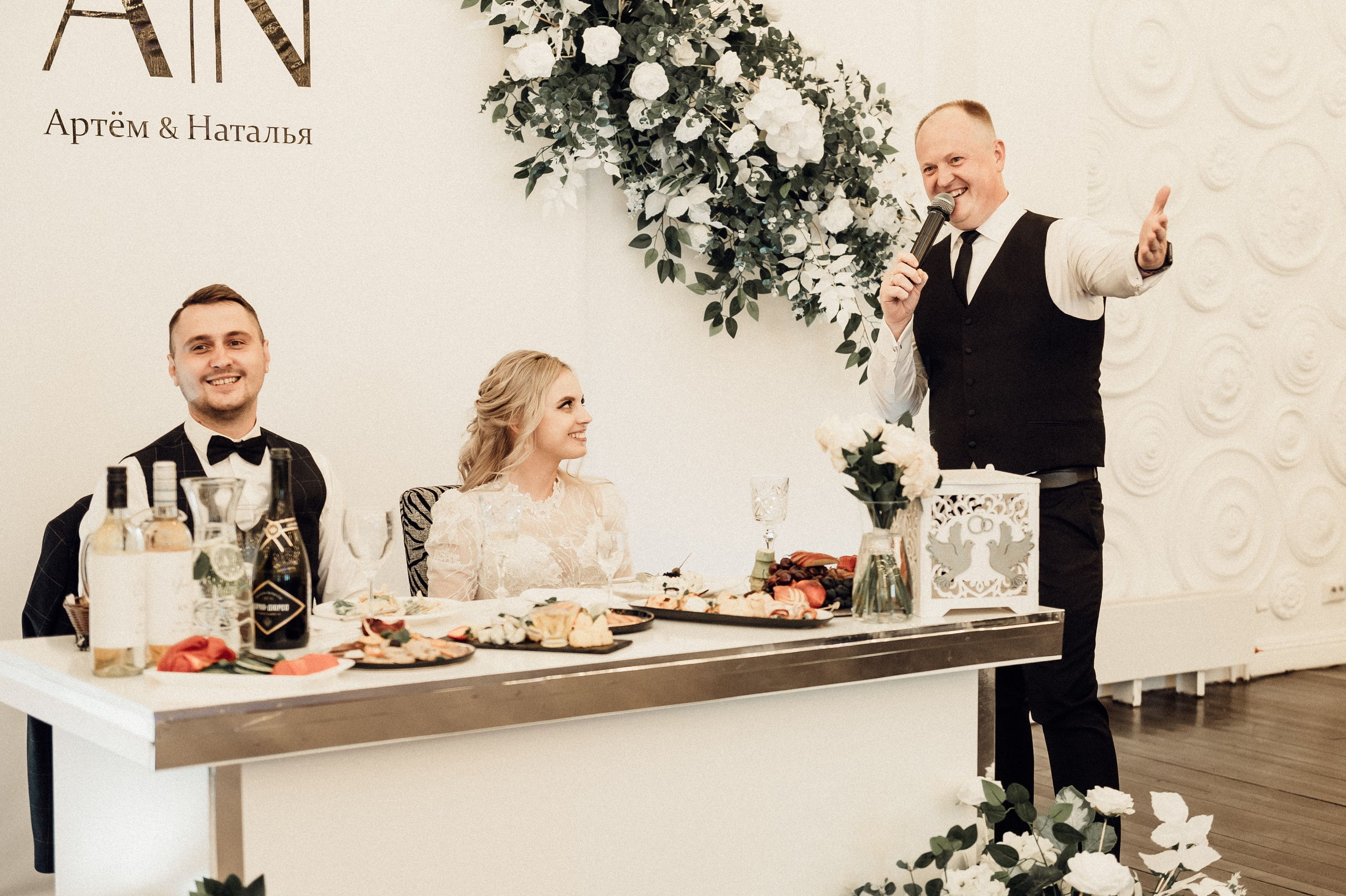 Свадебные фотографии. Фотограф в Барнауле Дарья Бутурлакина. Люби.Цени.Касайся