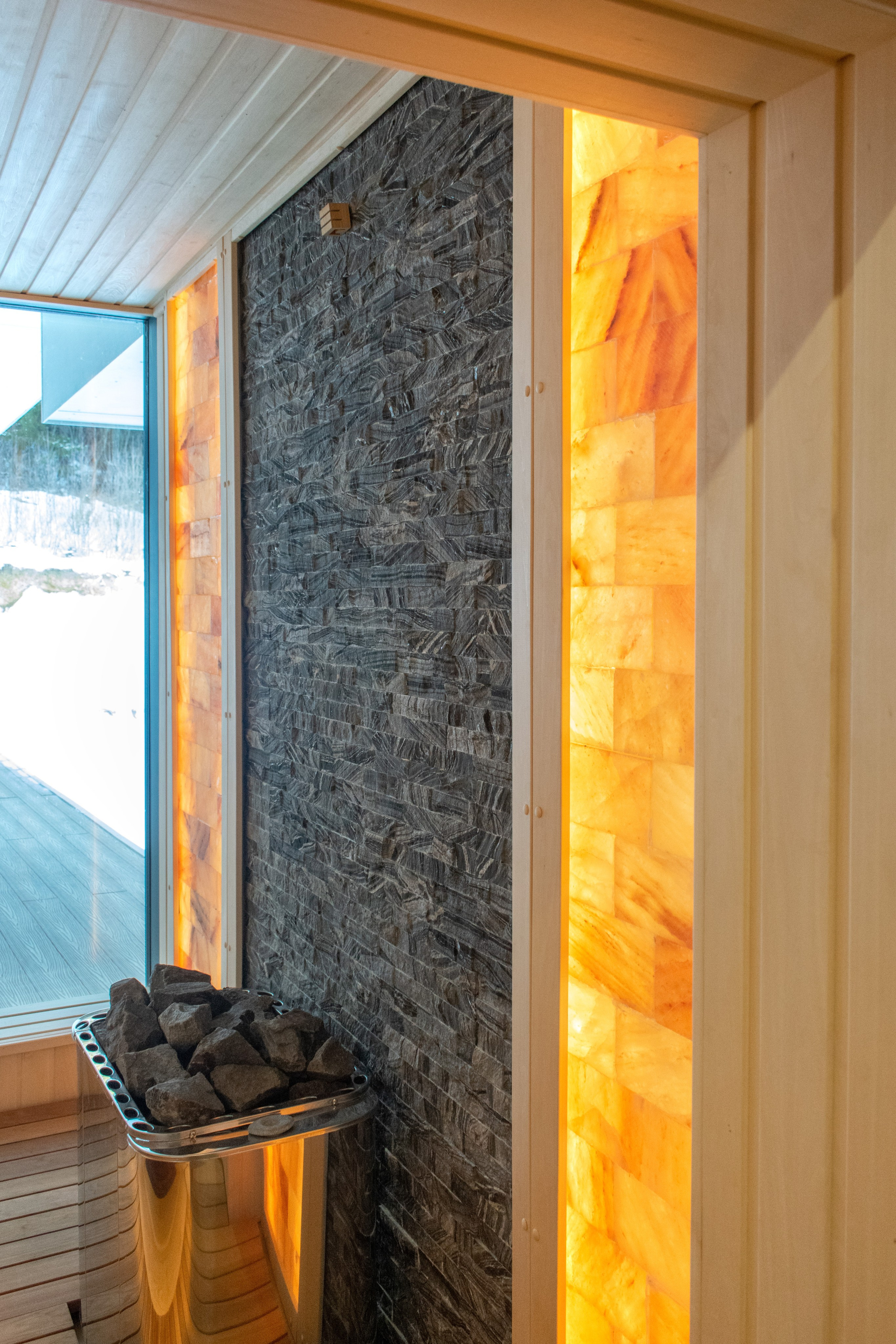 Интерьер бани в элитном гостевом доме в Сортавала в Карелии.