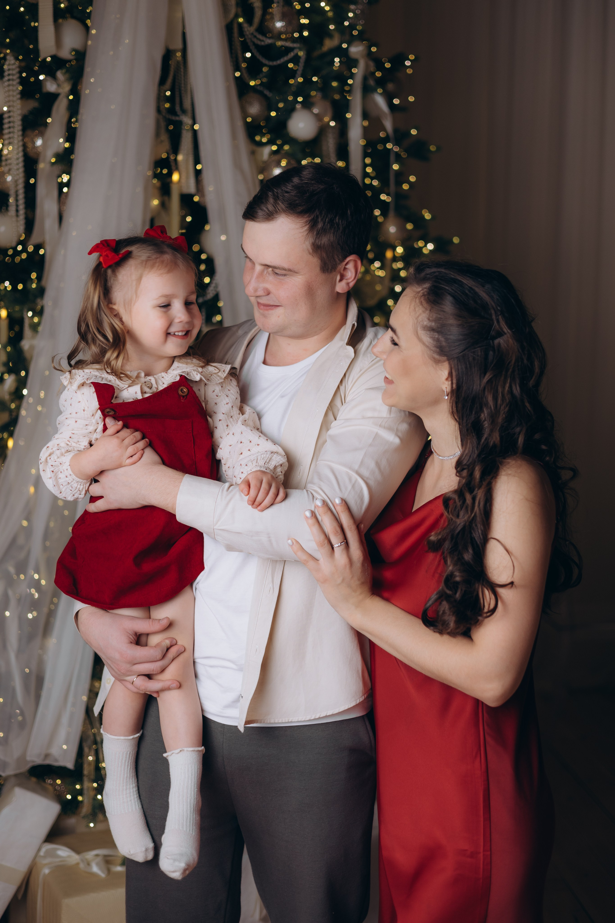 Ирина, Вадим и Милана. Свадебный и семейный фотограф в Новосибирске Дарья Кель