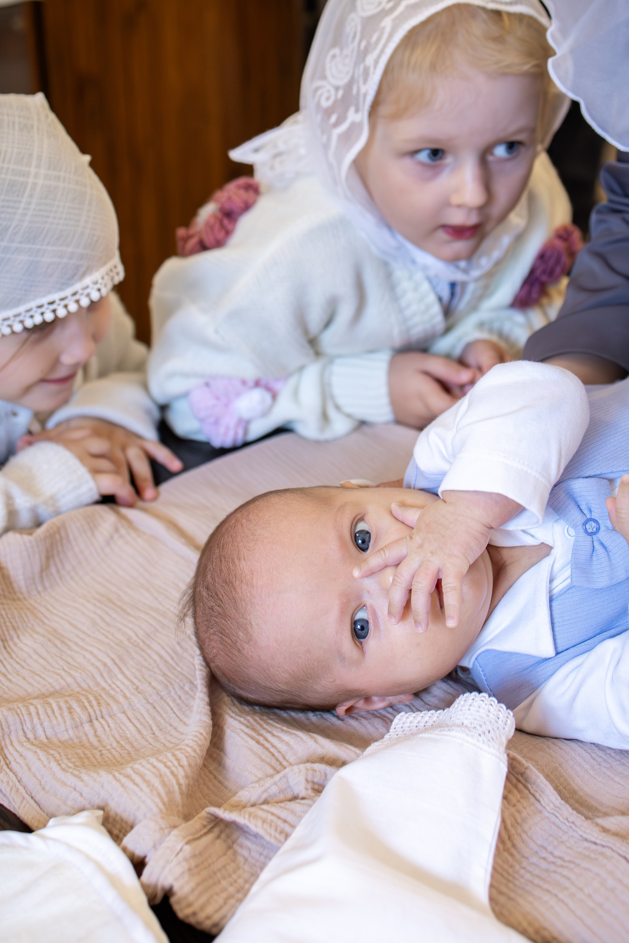 Таинство Крещения малыша в храме Воскресения Христова, с. Трубино (Калужская обл.). Надежда Стар семейный и церковный фотограф в Жукове и Калужской области