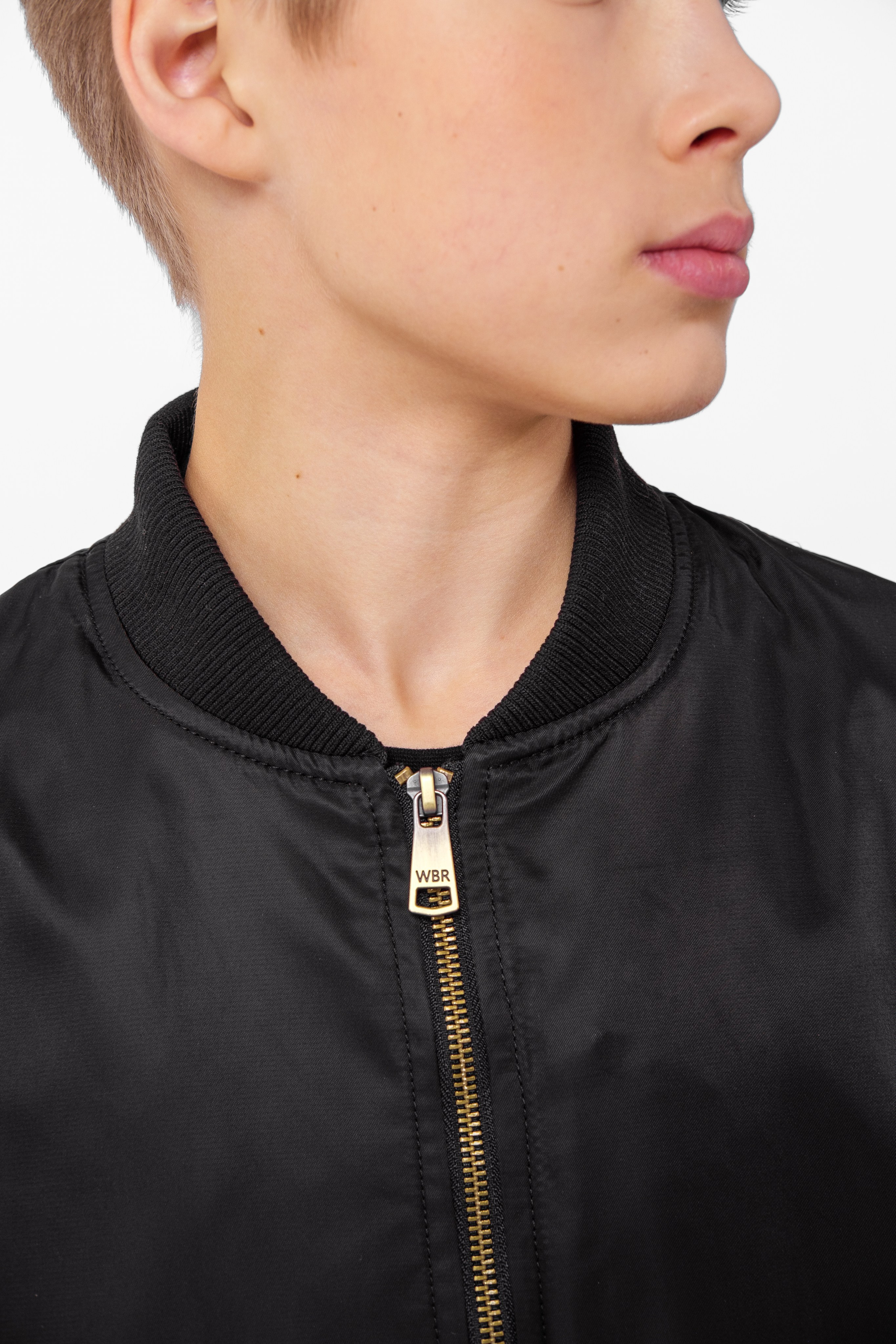 Съемка верхней одежды для каталога и маркетплейсов в Санкт-Петербурге. Фотосессия для маркетплейсов