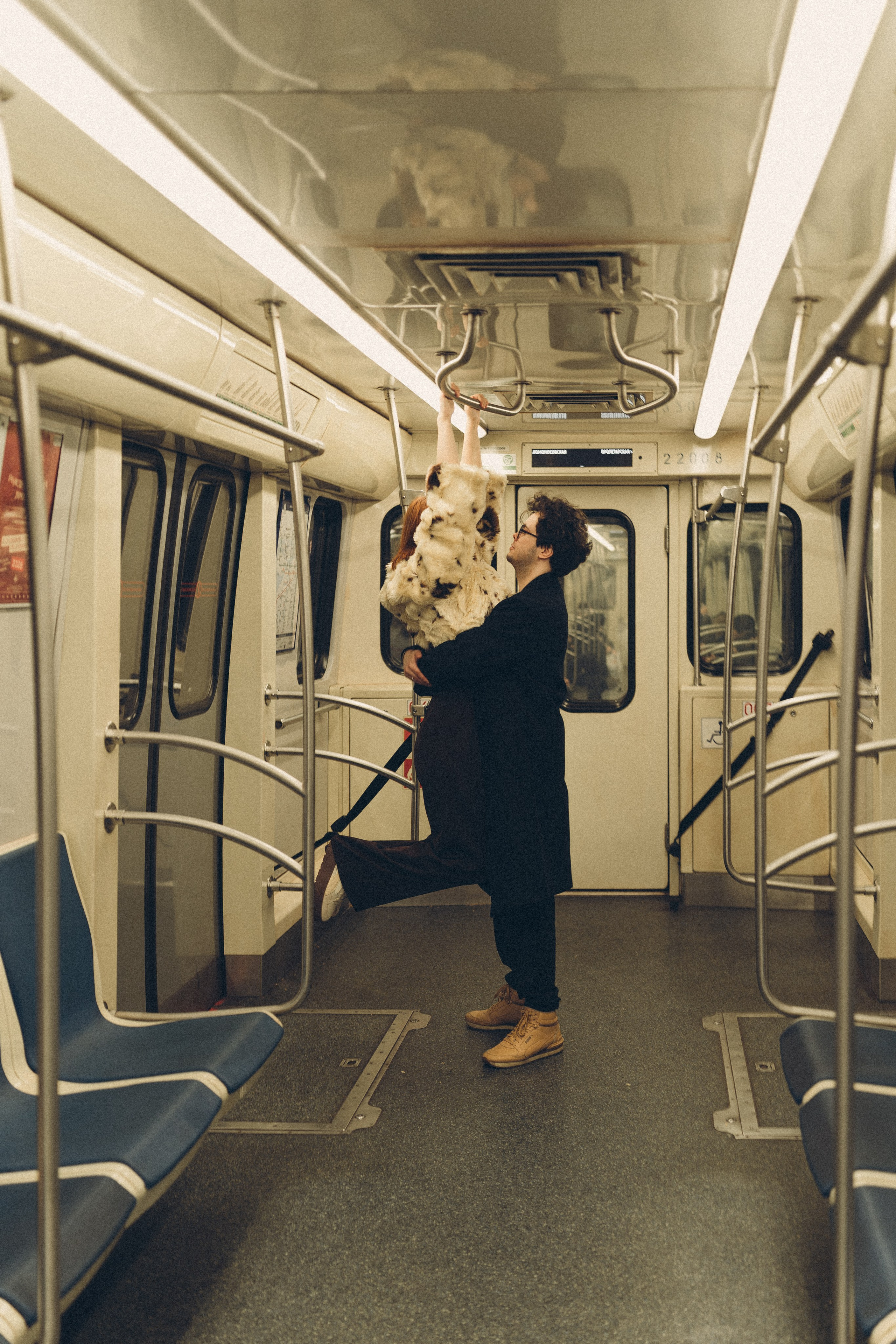 НОВОГОДНЯЯ ФОТОСЕСИИЯ ПАРЫ В МЕТРО ЛЮБОВЬ. Профессиональный фотограф, Санкт-Петербург — Виктория Богомолова