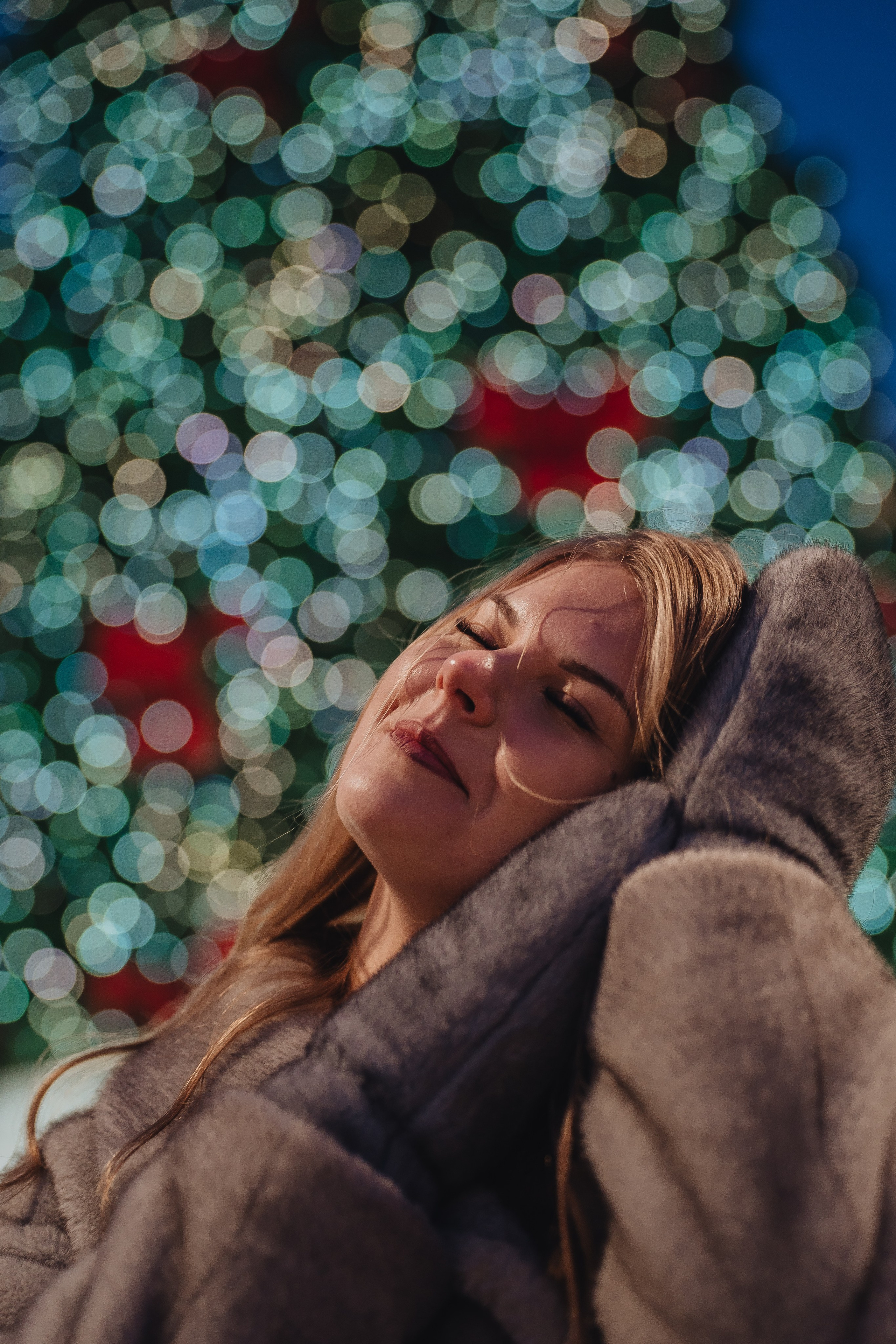 ПРОГУЛКА НА МАНЕЖНОЙ ПЛОЩАДИ ДЛЯ ДЕВУШКИ ПЕРЕД НОВЫМ ГОДОМ (НОВОГОДНЯЯ ФОТОСЕССИИЯ НА МАНЕЖНОЙ ПЛОЩАДИ). Профессиональный фотограф, Санкт-Петербург — Виктория Богомолова